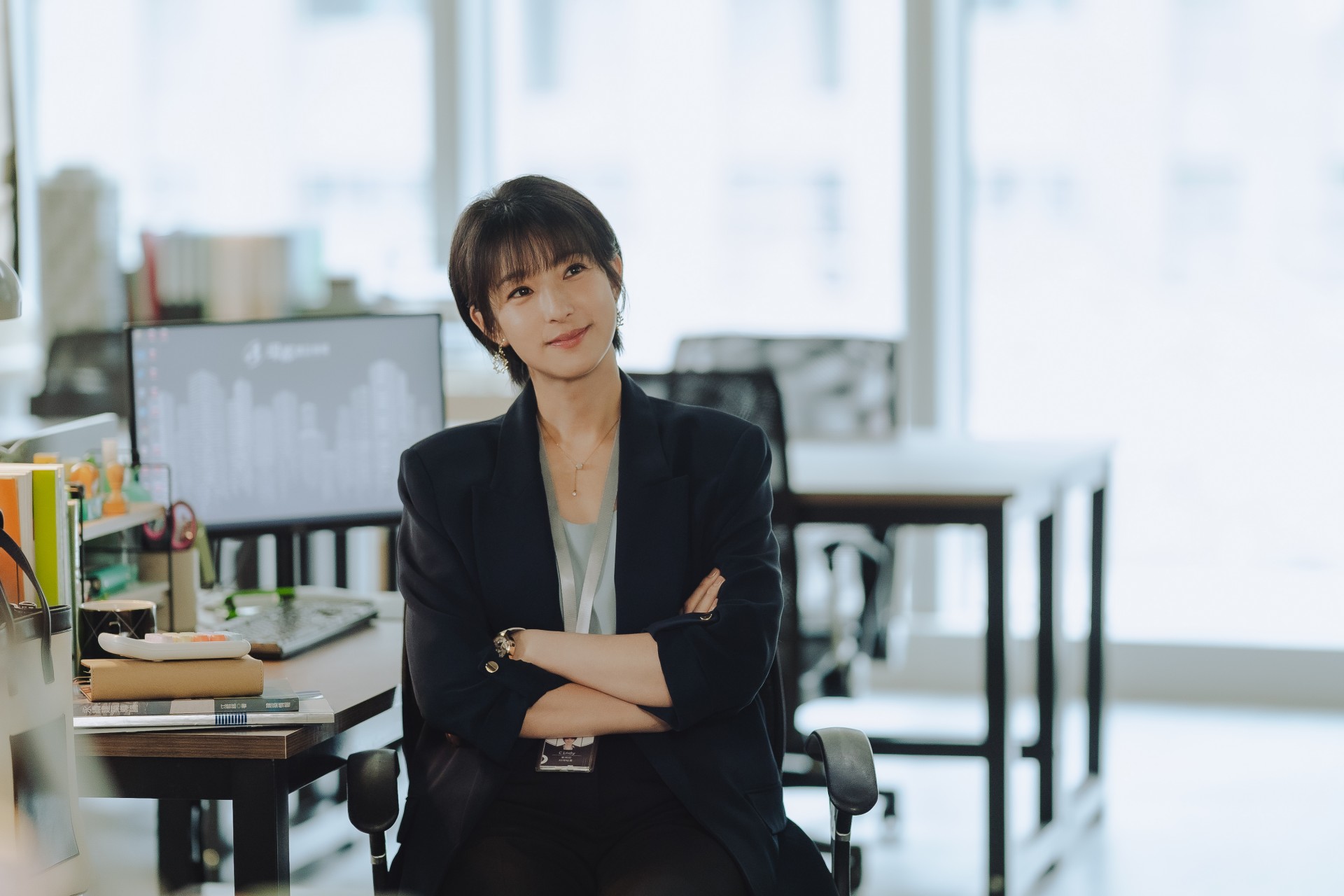 賴雅妍近期的戲劇作品為《祕書俱樂部》，女強人形象為她再帶來一波年輕粉。（TVBS提供）
