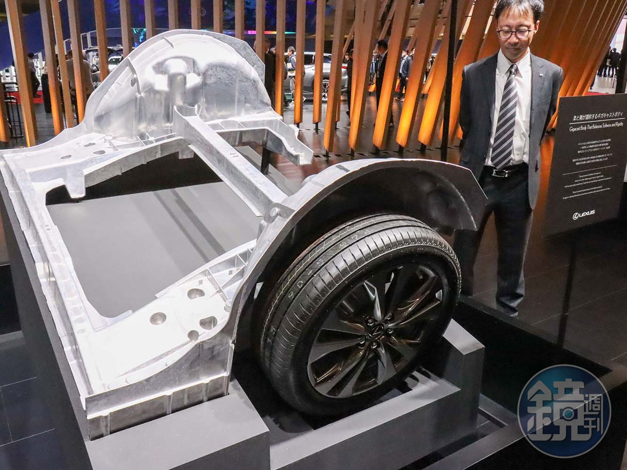 全新的電動車平台，將車輛切為前中後三個部分。
