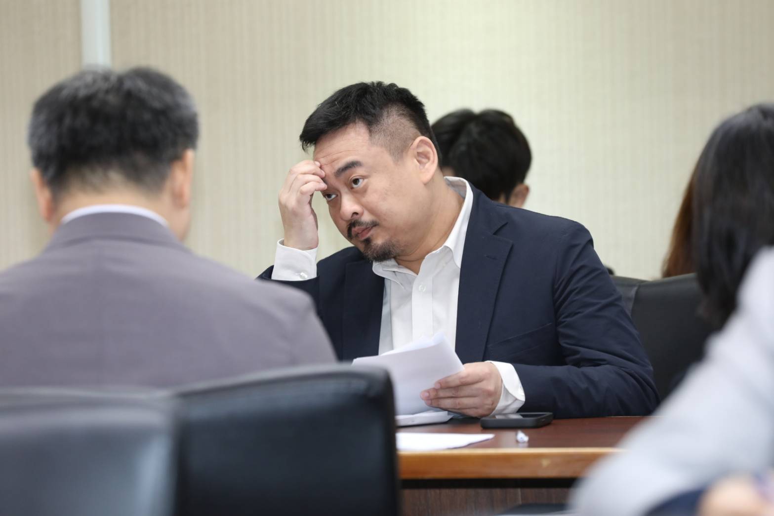 洪申翰證實勞動部將為旅宿業引進移工，但相關政策還在研議。（本刊資料照）