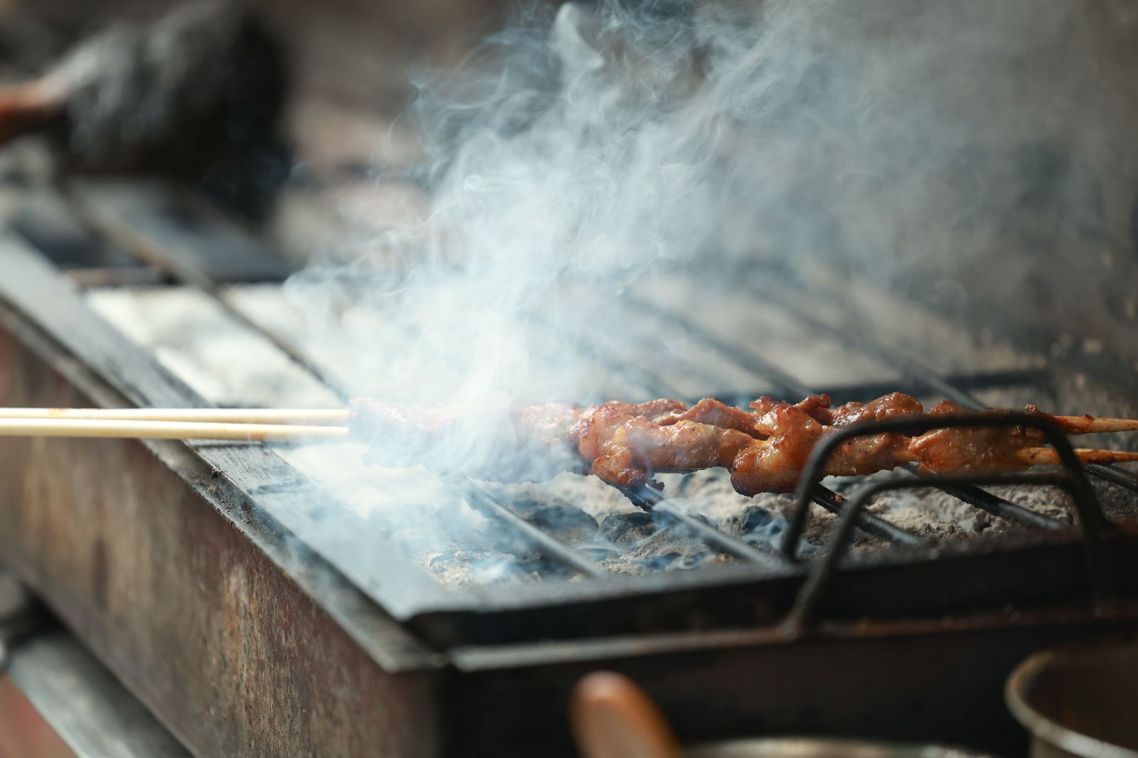 中秋烤肉注意! 營養師提醒「烤肉的人」要小心:別一直站在煙裡