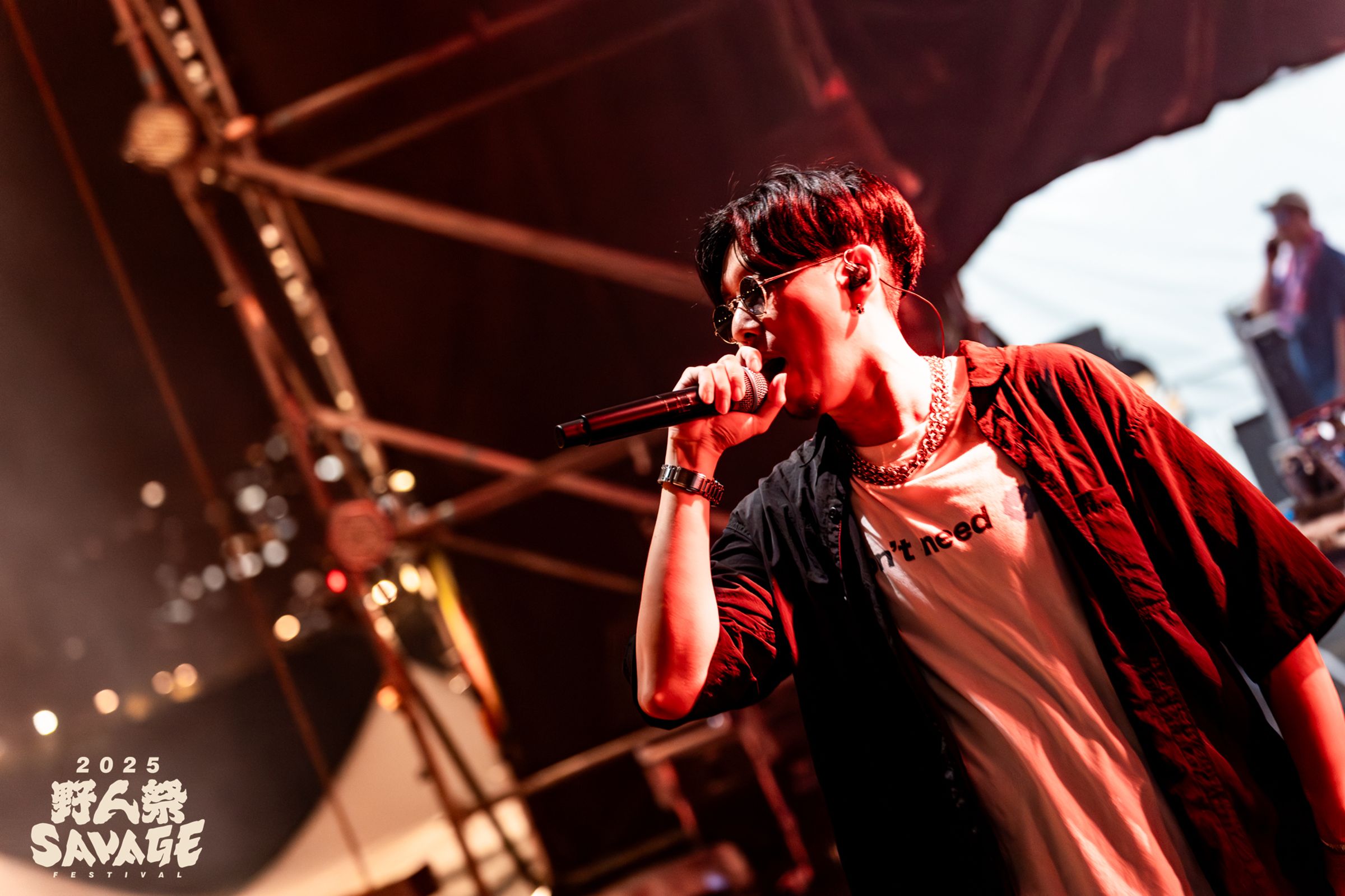 蛋堡 Soft Lipa壓軸登場野人祭,展現金曲歌王氣勢,吸引滿場3千名樂迷朝聖。(笨道策展提供)