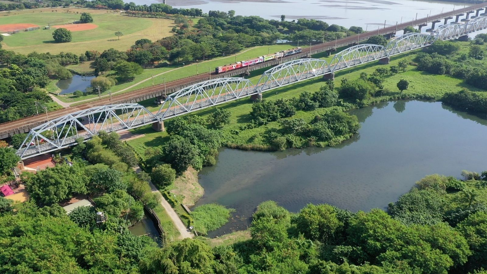 公私協力寫下濕地永續新篇章 永豐餘打鐵趁熱讓舊鐵橋濕地成自然碳匯產地