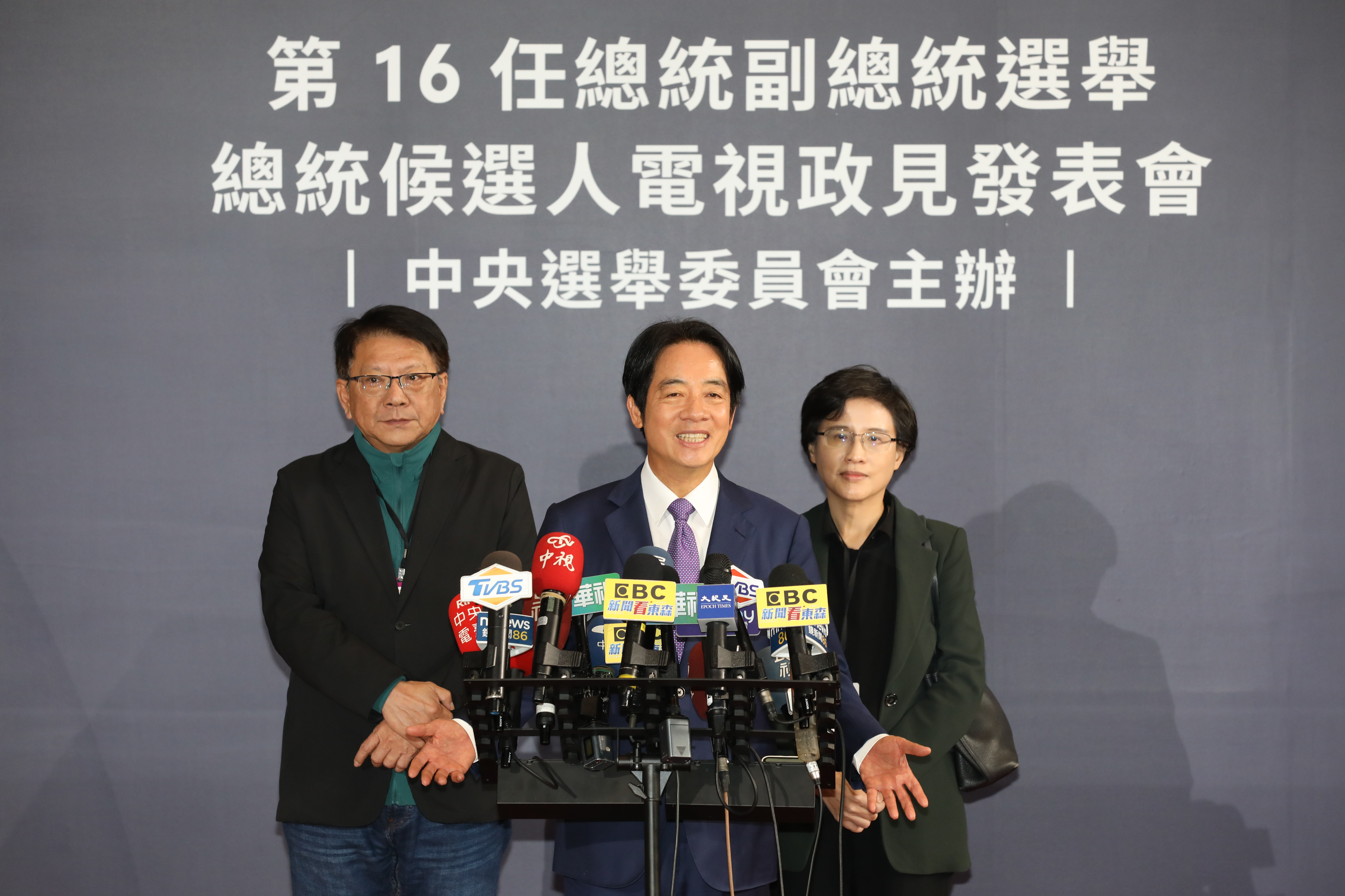 賴清德在政見發表會後，接受媒體訪問。