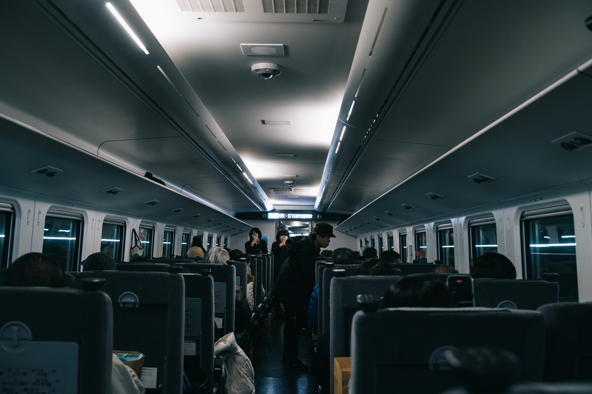 台鐵在太魯閣號事故發生現場的3處隧道裝設紀念燈光。（翻攝交通部臉書）