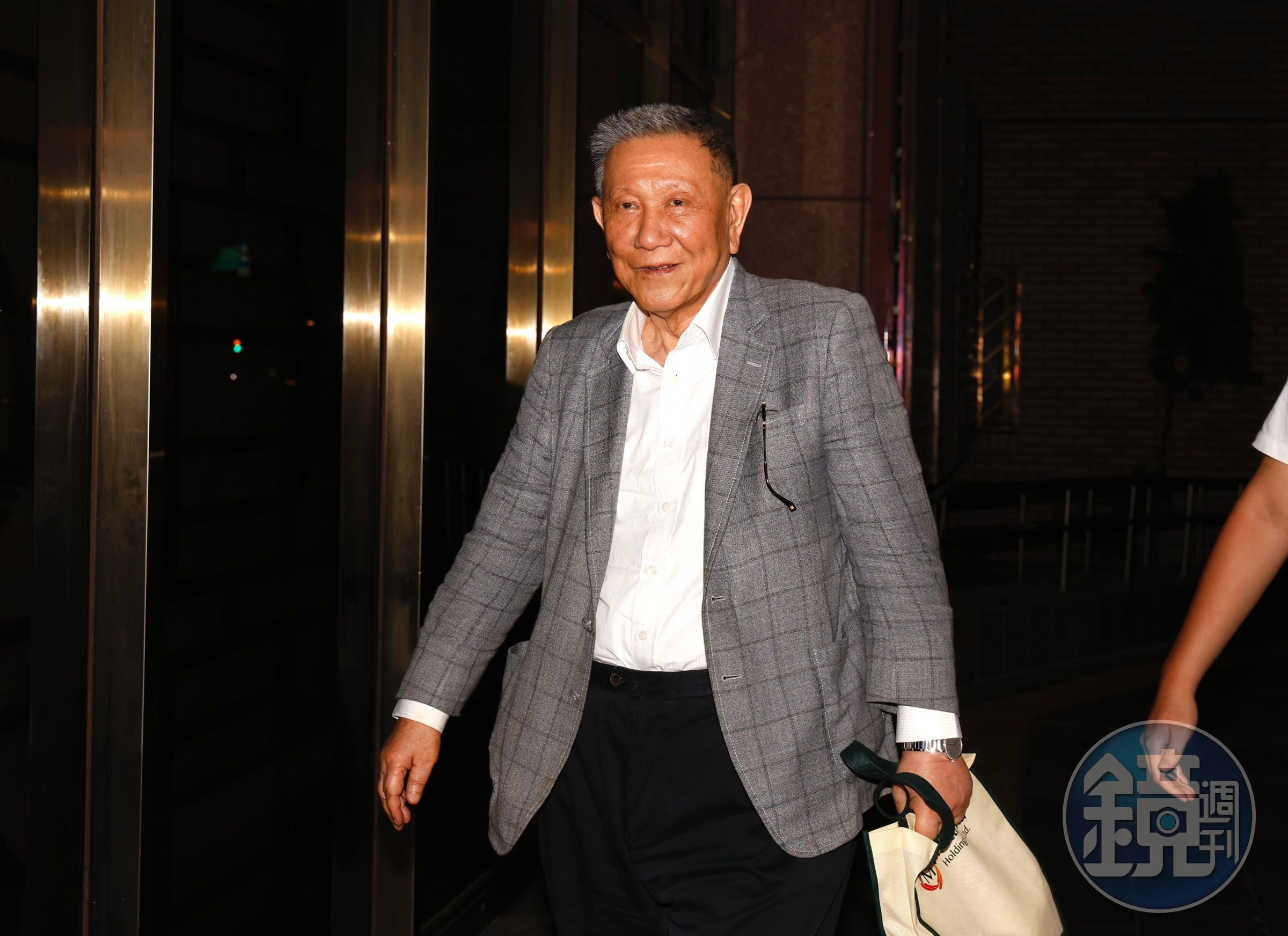 沈慶京晚間也移送北檢複訊。