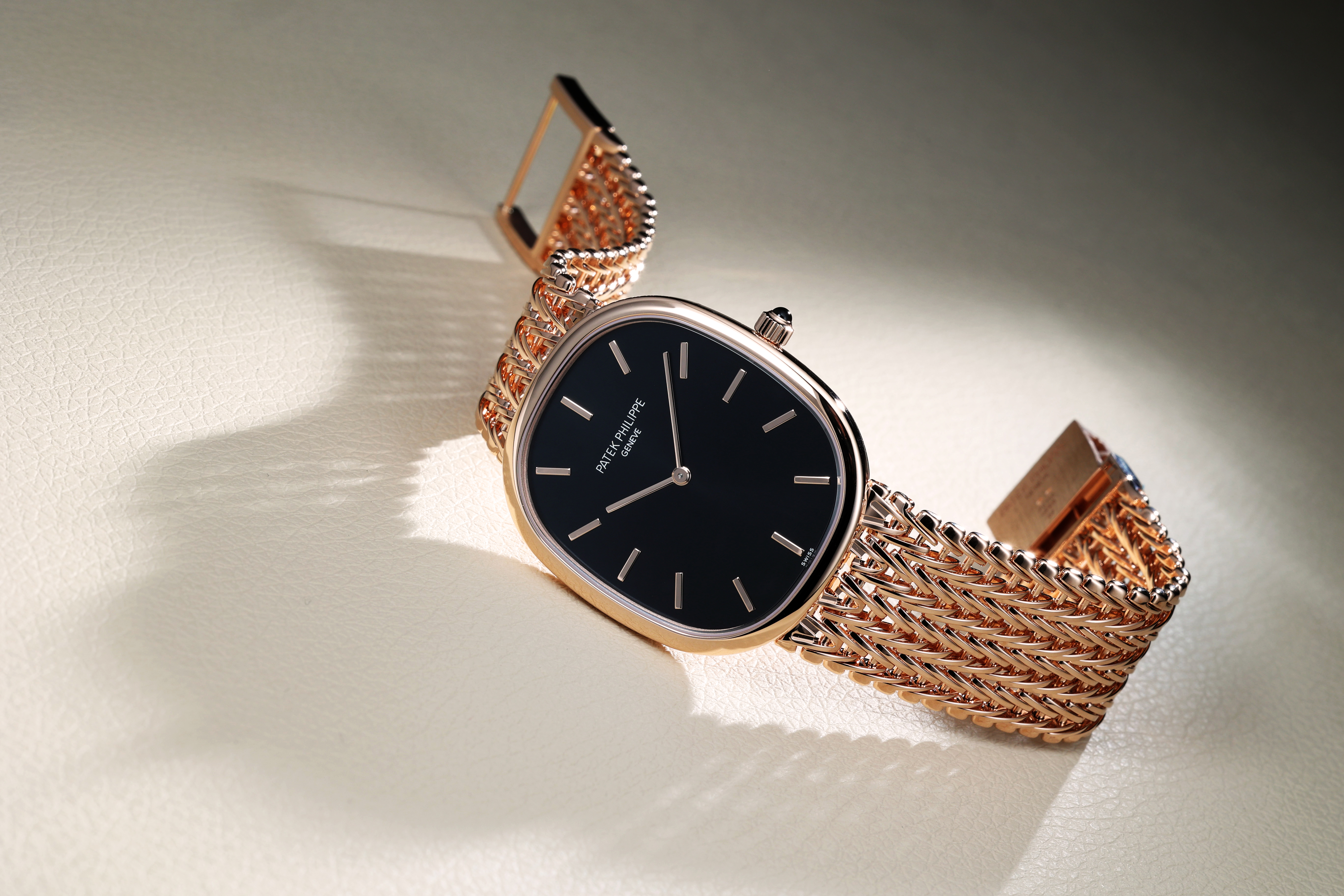 【鐘錶與奇蹟2024】新一代正裝錶首選！百達翡麗全新Golden Ellipse鏈帶錶