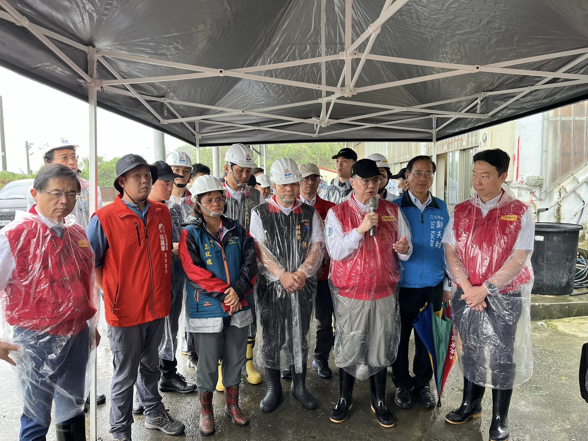 行政院長卓榮泰今（27）日赴花蓮視察當地農損與公共設施的損害。（翻攝自卓榮泰臉書）