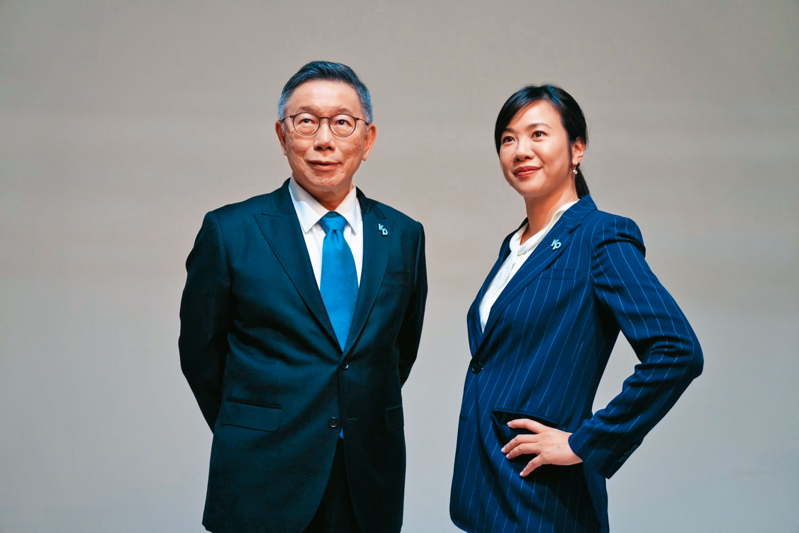 柯文哲(左)與副手搭擋吳欣盈(右)近日甫完成競選形象照拍攝,如何發揮加乘效果尚待觀察。(民眾黨提供)