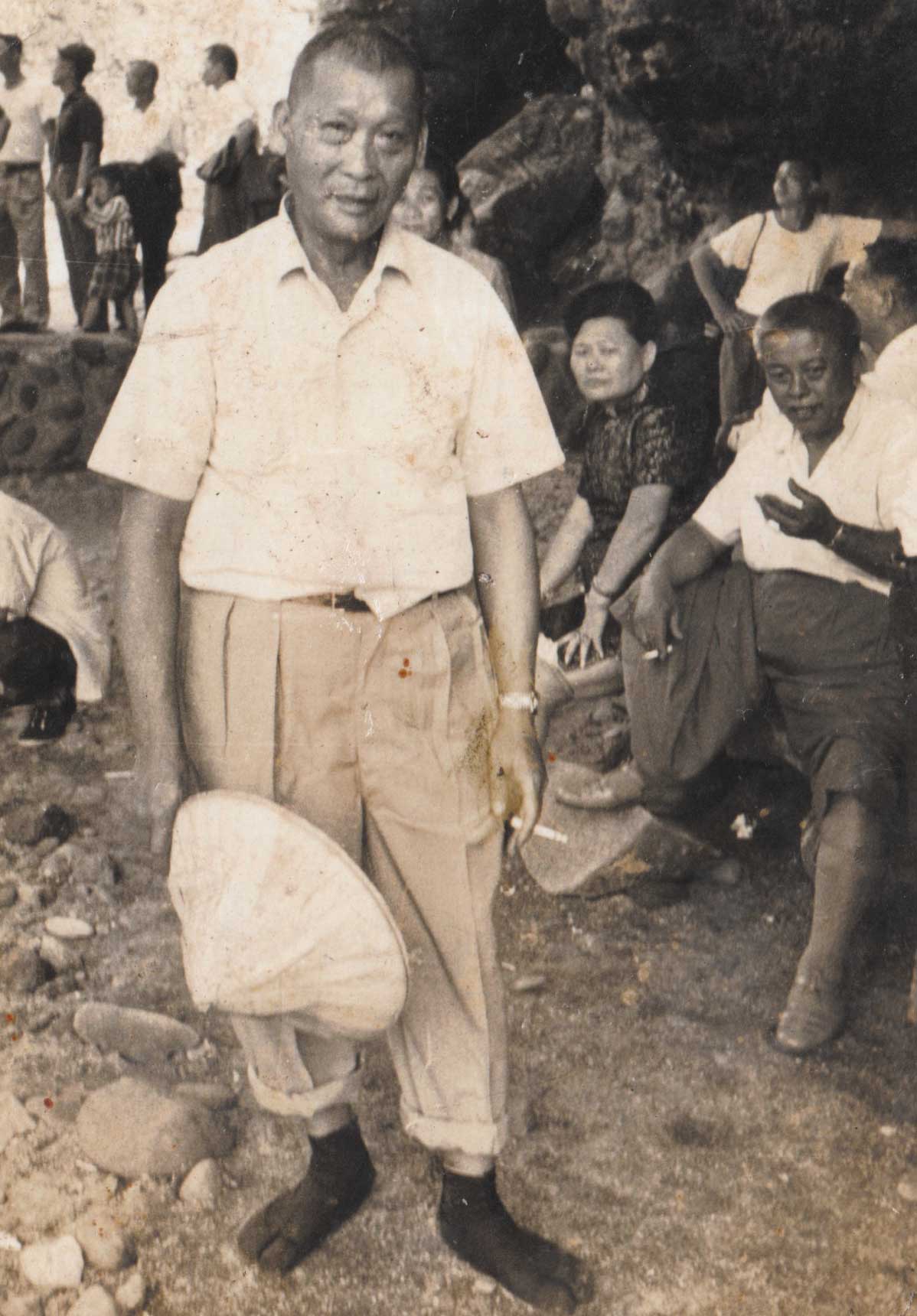 第一代陳兩喜，1921年挑扁擔賣魷魚羹，開啟了兩喜號的歷史。（兩喜號提供）