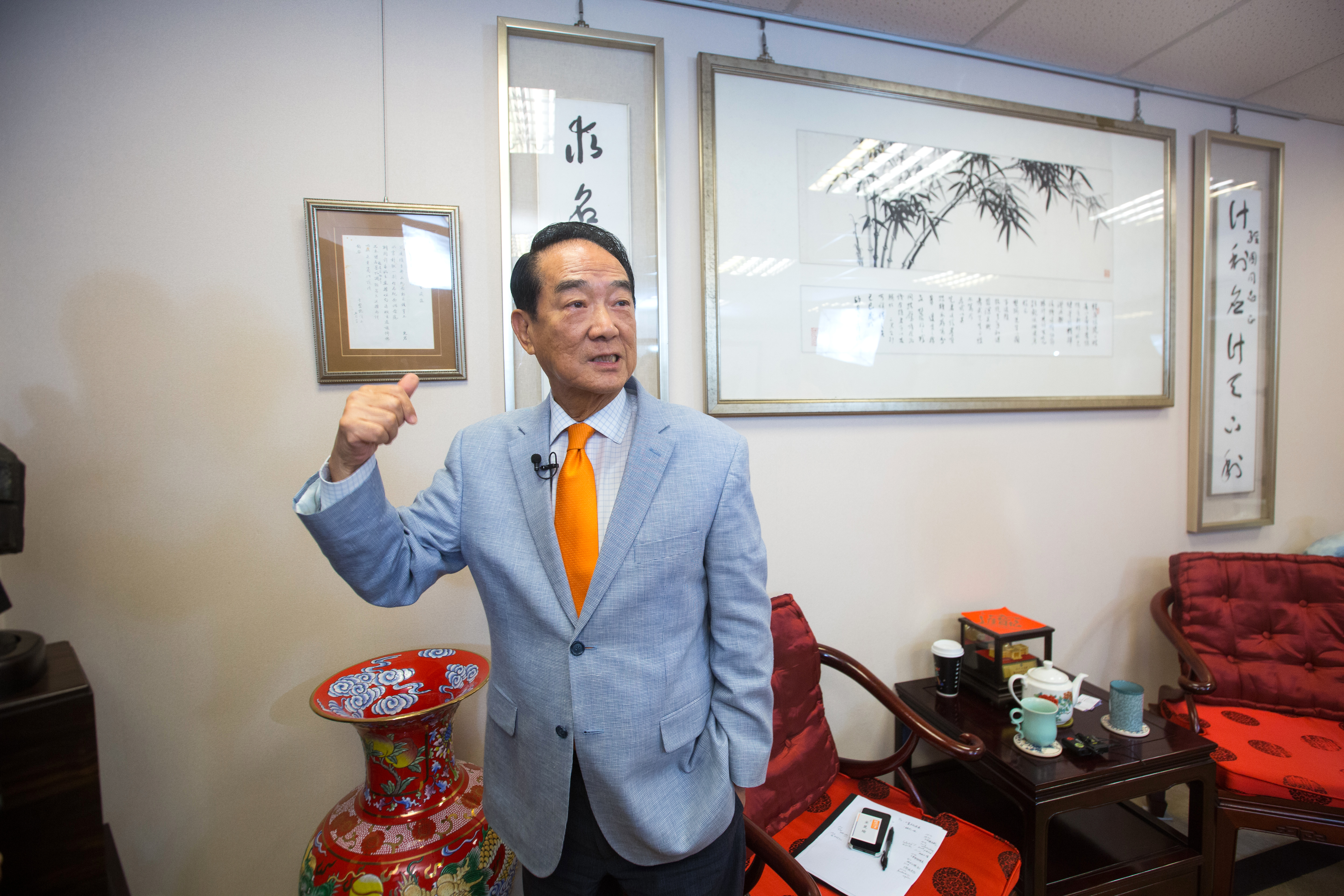 宋楚瑜拍攝影片，透露擔任省長期間曾在嘉義投資800億基礎建設。（本刊資料照）