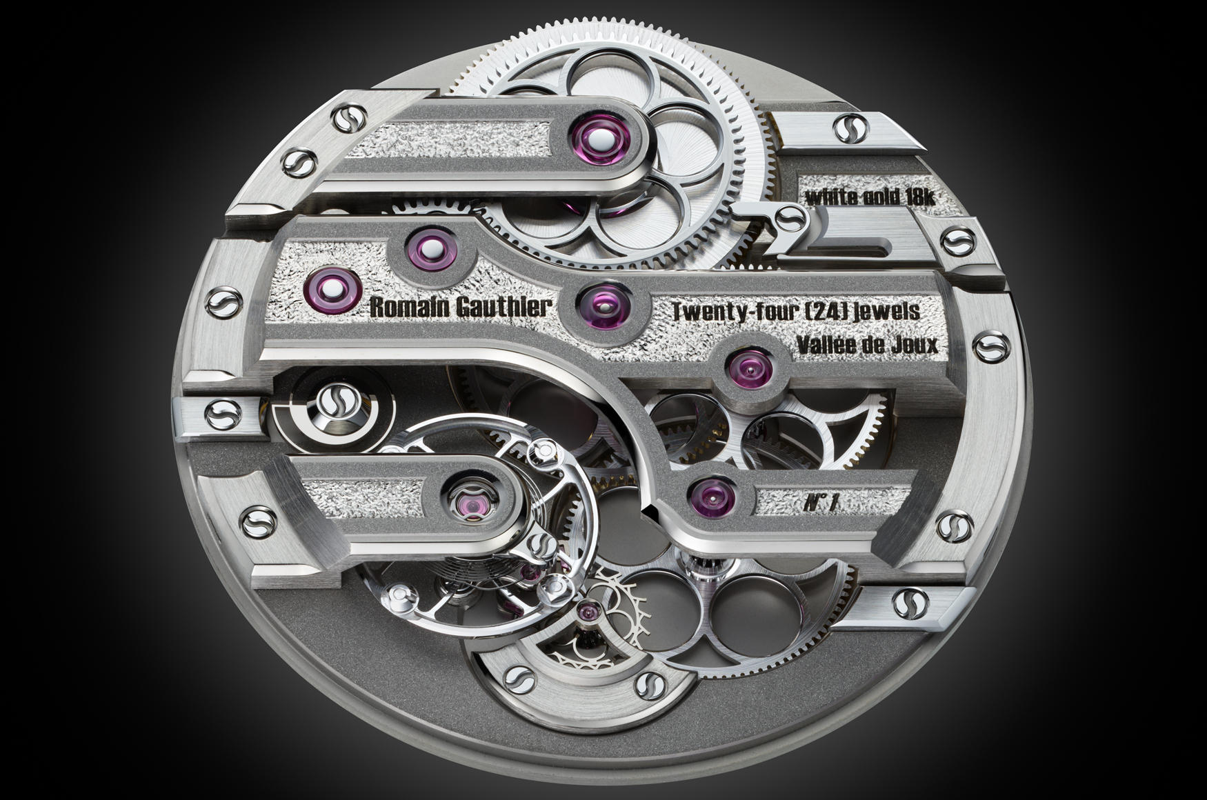 Romain Gauthier Calibre C，展現砂面與拋光交錯的機芯語彙，細節修飾極致精緻，結構對稱而富節奏感。