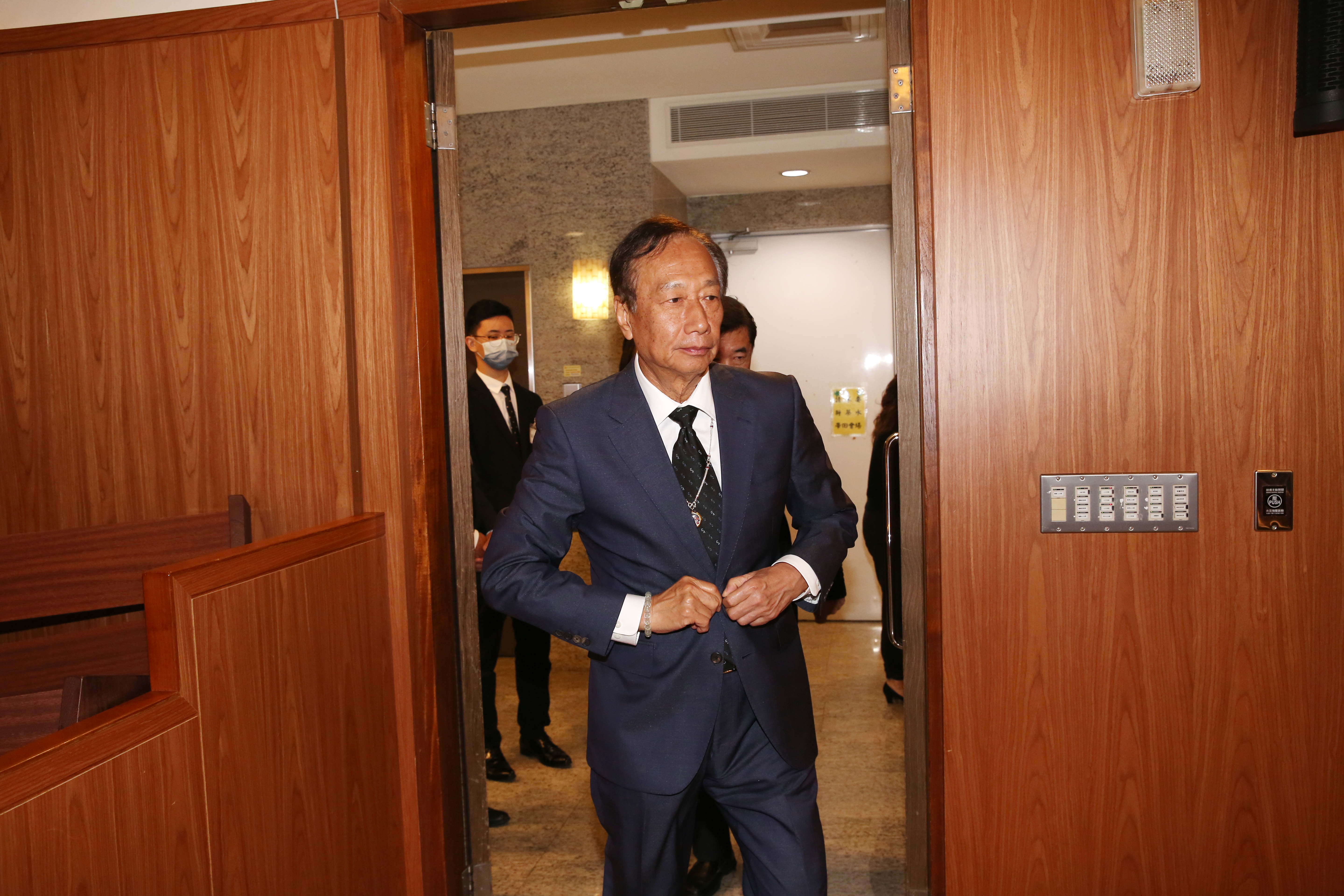 鴻海集團創辦人郭台銘不只大手筆送3億元大紅包，連贈與稅都豪氣包了！（本刊資料照）