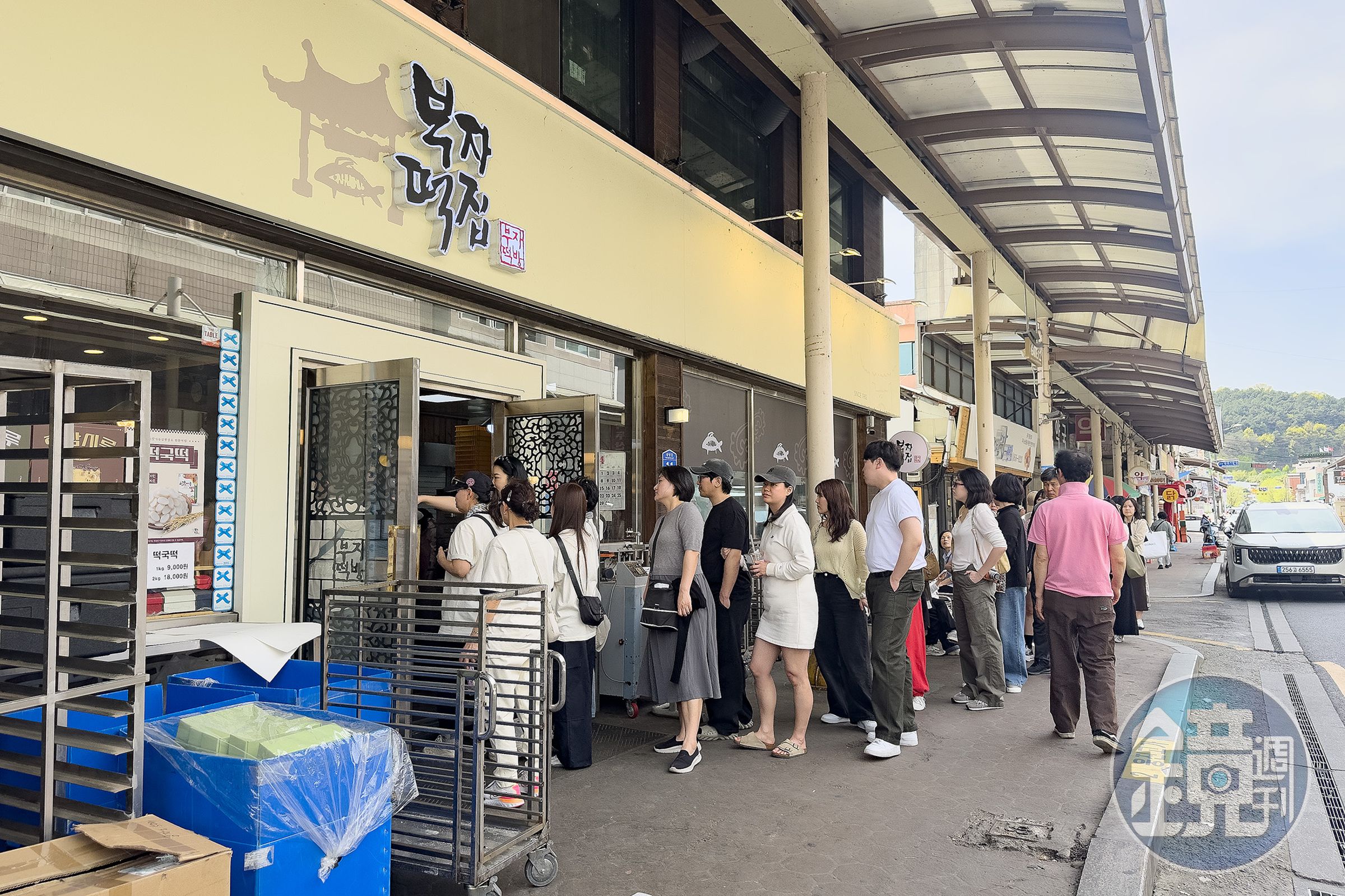 富人年糕店幾乎天天可見排隊人潮,是公州人氣最高的年糕名店之一。
