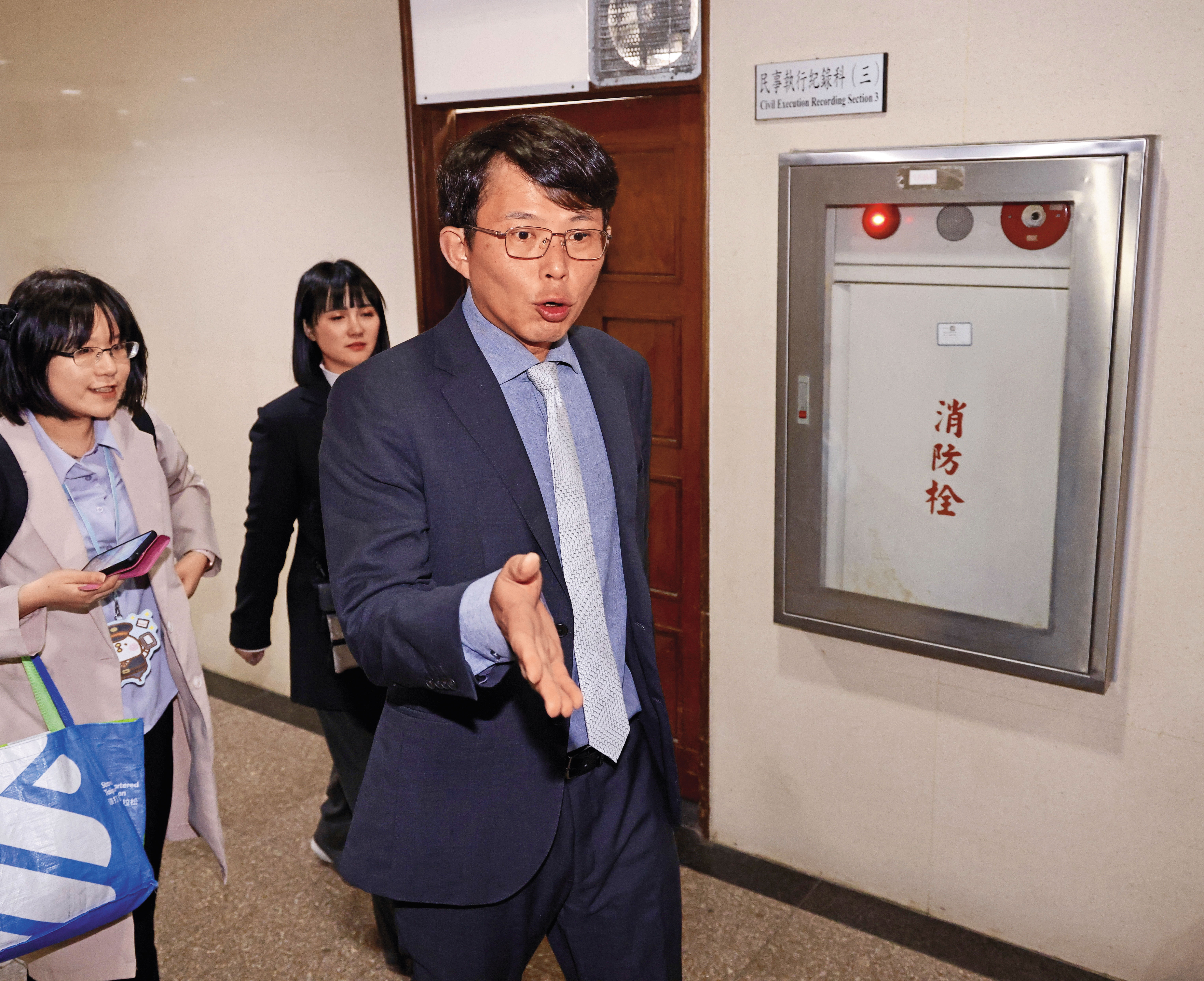 民眾黨主席黃國昌遭爆指揮跟拍集團跟監政敵，教師節連假取消公開行程「神隱」。