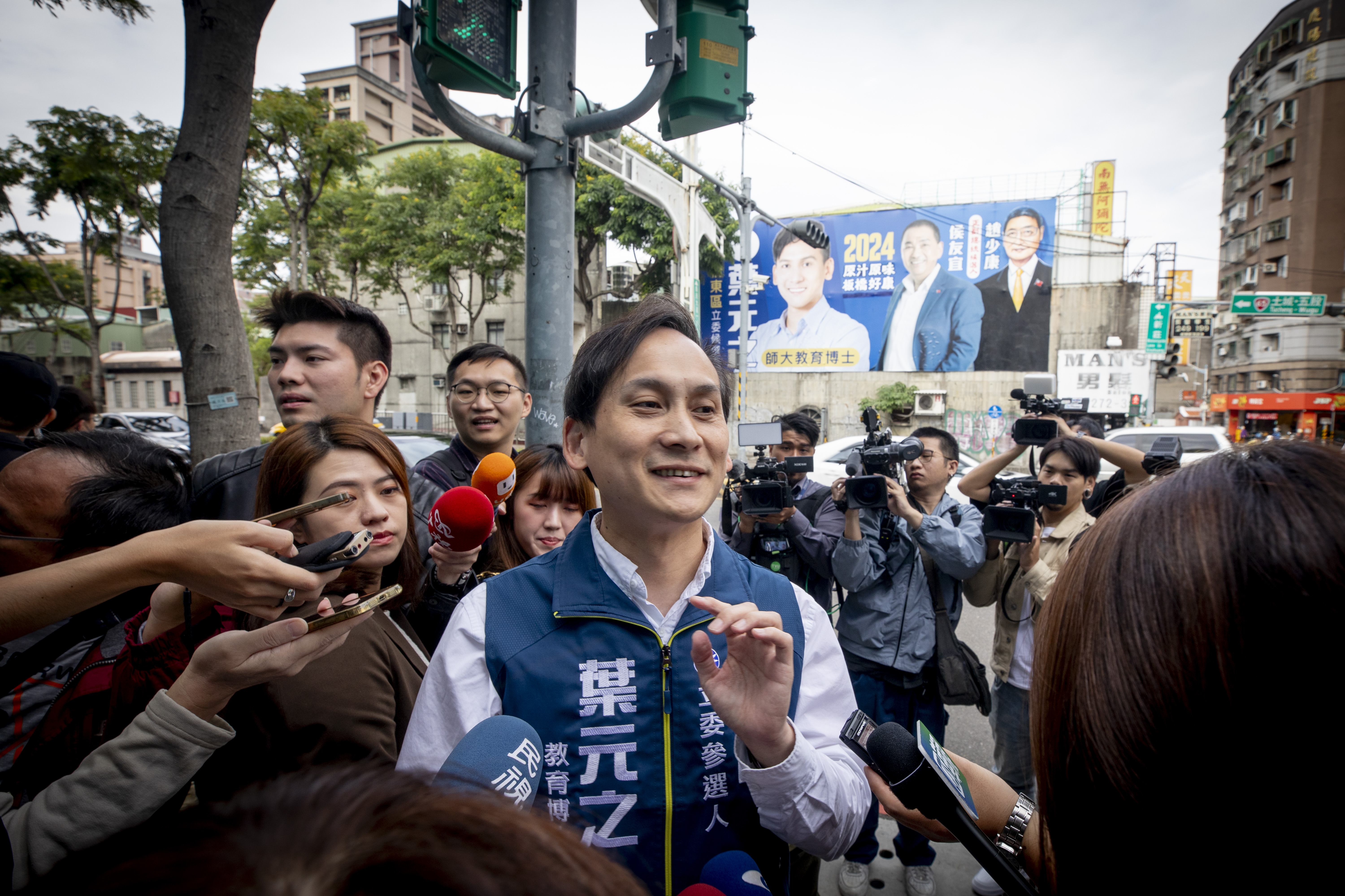 葉元之（圖）因太常上政論節目，被羅致政狠酸「本業就是電視通告藝人」。（本刊資料照）