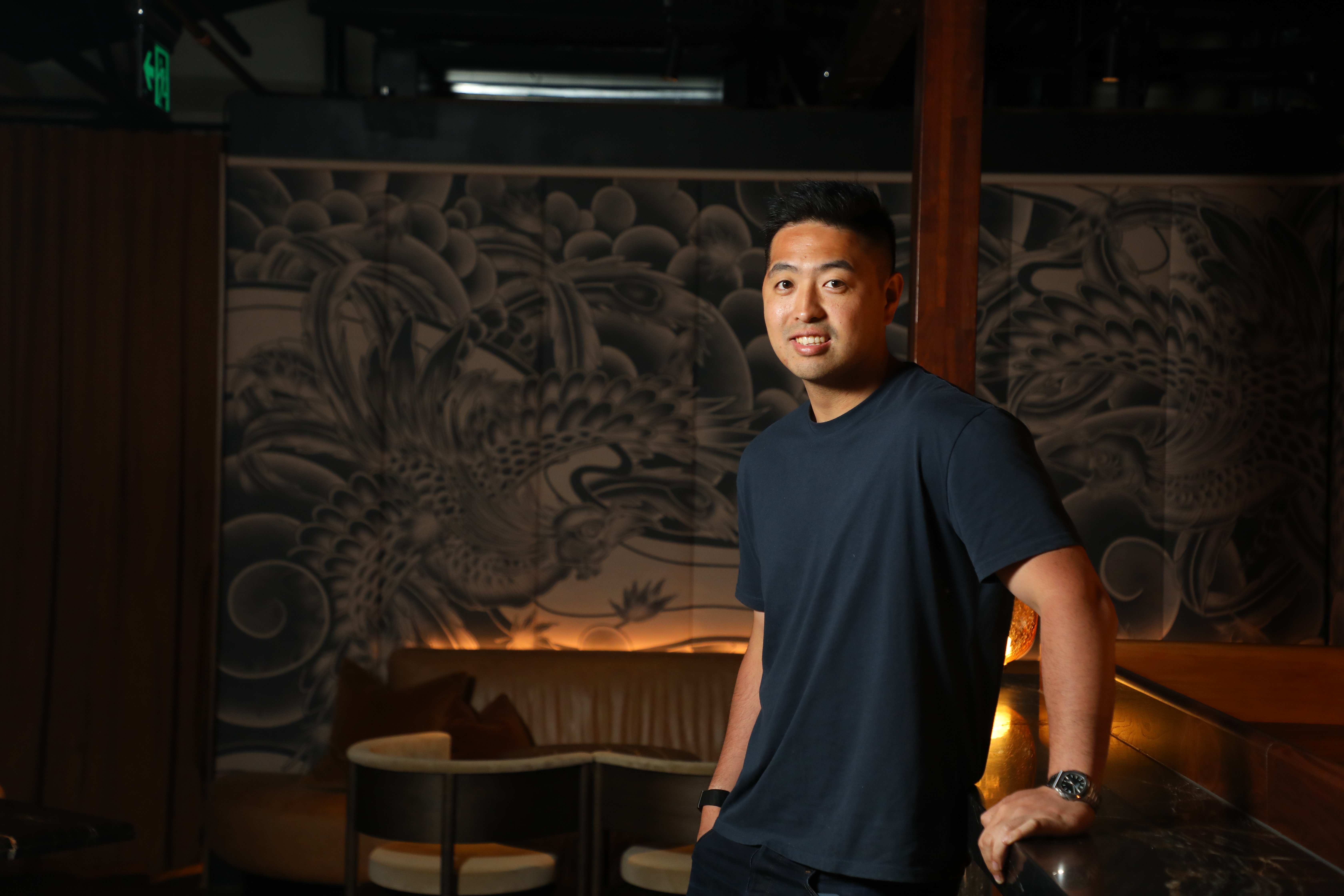 P48主理人Jack將自己欣賞的現代藝術家作品搬進餐廳，也為用餐空間增添性格強烈的特色。