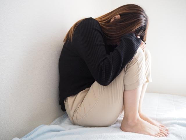 被害女子遭男友哥哥三度指侵、猥褻襲胸,事後長期接受身心科治療。(示意圖,Pakutaso)