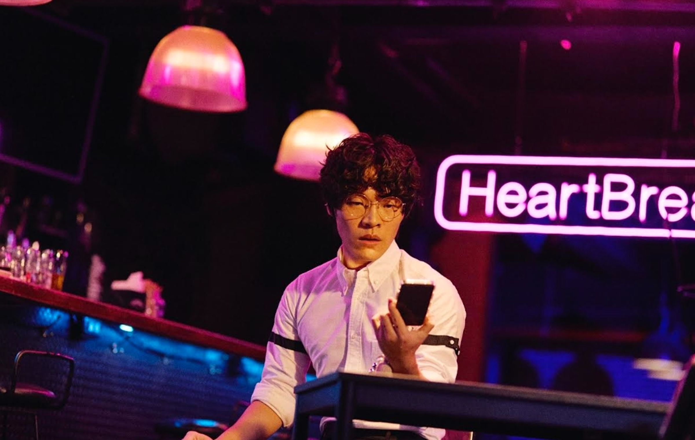盧廣仲全新專輯演唱會《HeartBreakFast 傷心早餐店》9月將於台北國際會議中心（TICC）一連三場登場，門票一開賣瞬間秒殺。（寬宏藝術x添翼文創提供）