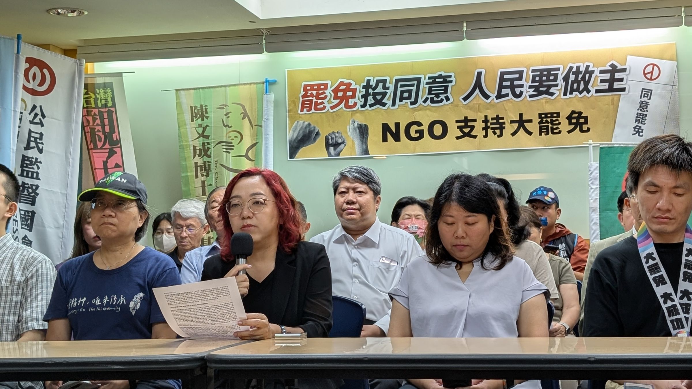 綠色公民行動聯盟祕書長崔愫欣強調，公民團體願意站出來支持罷免，不是因為支持任何政黨，而是支持崛起的台灣公民力量，支持人民背後超越黨派利益的勇氣，警告政治人物不可忽視公民的意志與行動。（綠色公民行動聯盟提供）