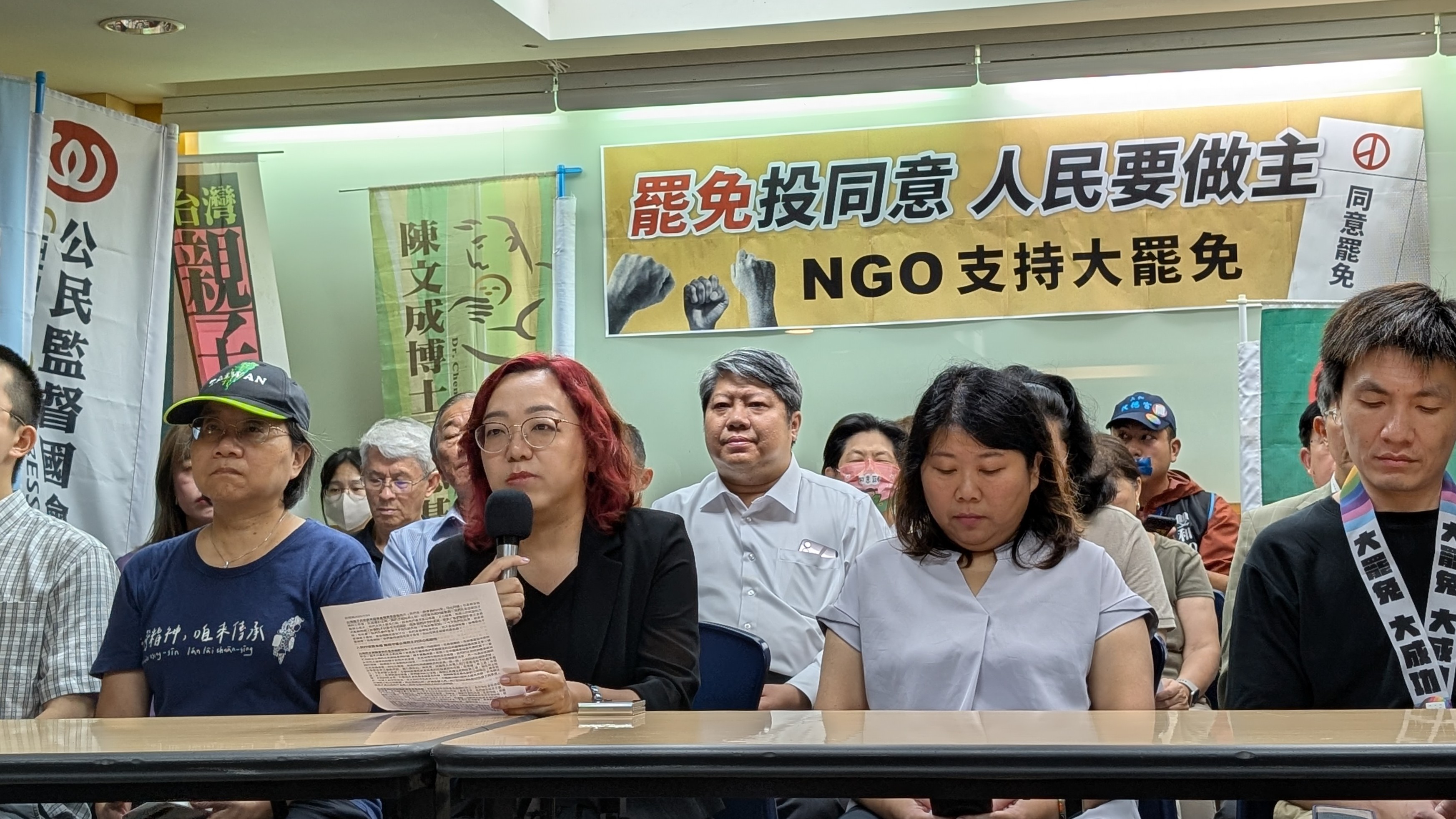 綠色公民行動聯盟祕書長崔愫欣強調，公民團體願意站出來支持罷免，不是因為支持任何政黨，而是支持崛起的台灣公民力量，支持人民背後超越黨派利益的勇氣，警告政治人物不可忽視公民的意志與行動。（綠色公民行動聯盟提供）