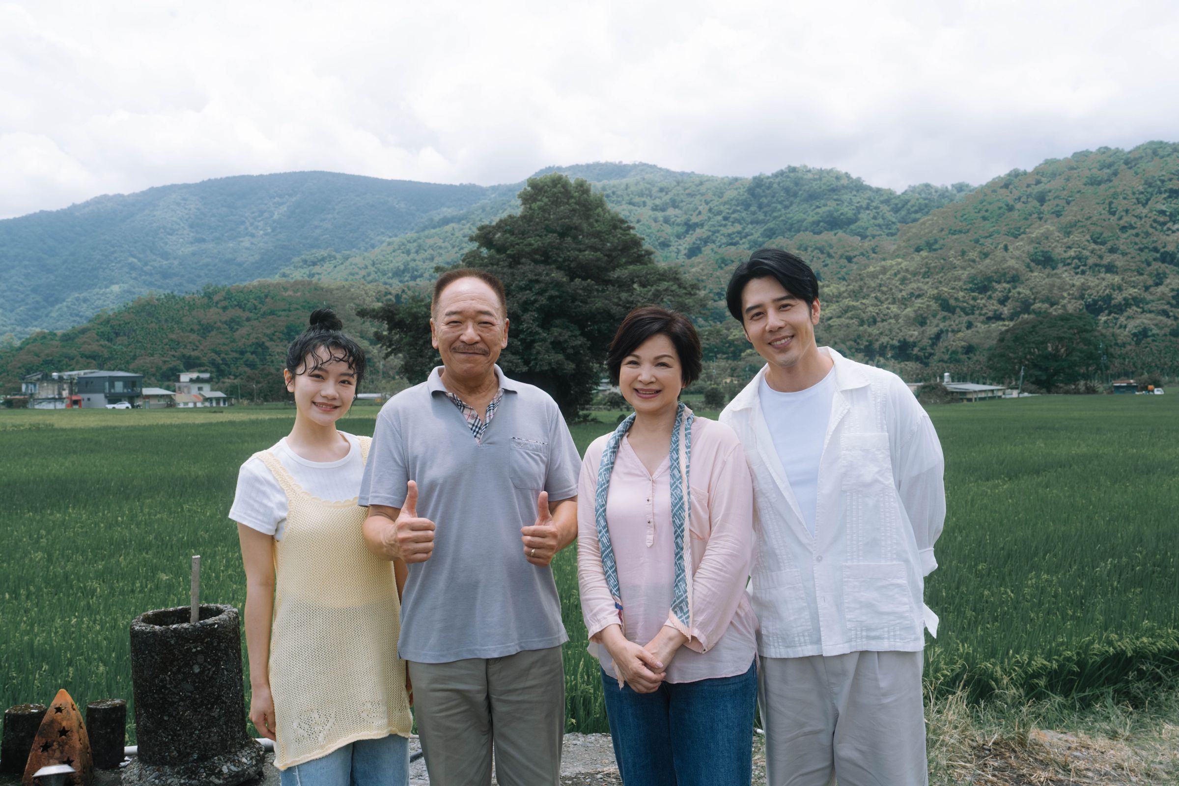 《就算一個人也可以好好的吃飯2》胡宇威(右起)、楊貴媚、傅雷和李玲葦共同出席開鏡。(公視+提供)
