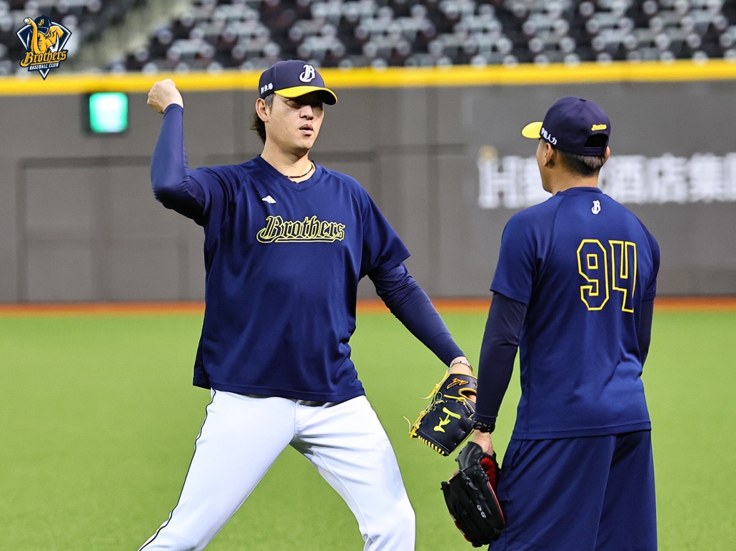 王建民現為中職中信兄弟一軍投手教練。（翻攝自兄弟Fans Club 粉絲專頁）