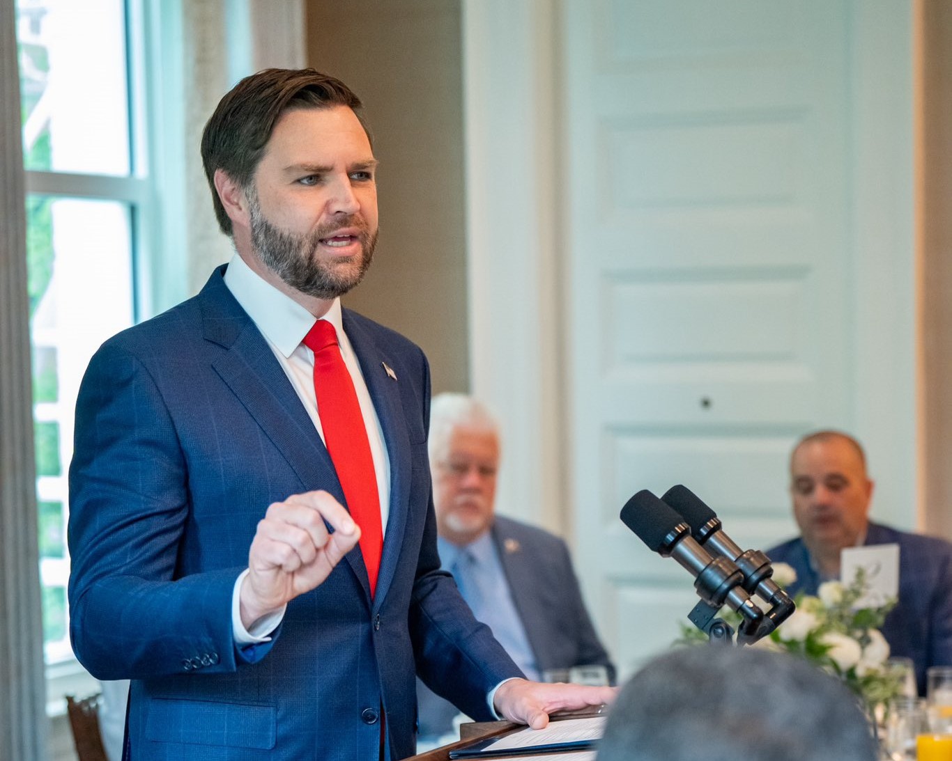 美國副總統范斯透露，目前不清楚伊朗約400公斤的核武原料下落。（翻攝X@VP）