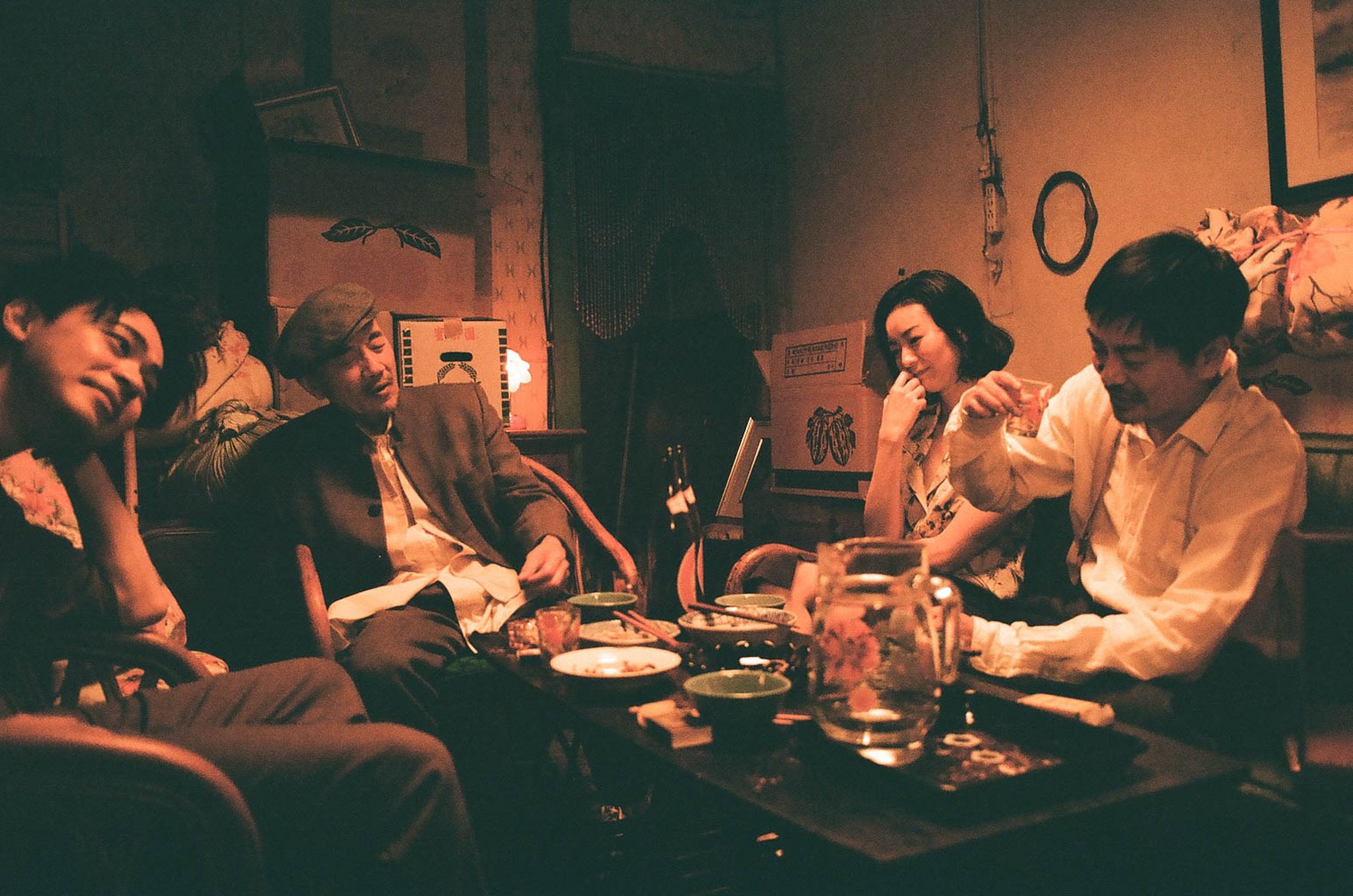 竹中直人在《雨中的慾情》飾演房東尾彌次，劇組在台灣取景拍攝1個月，竹中直人非常享受在台時光。（光年映畫提供）