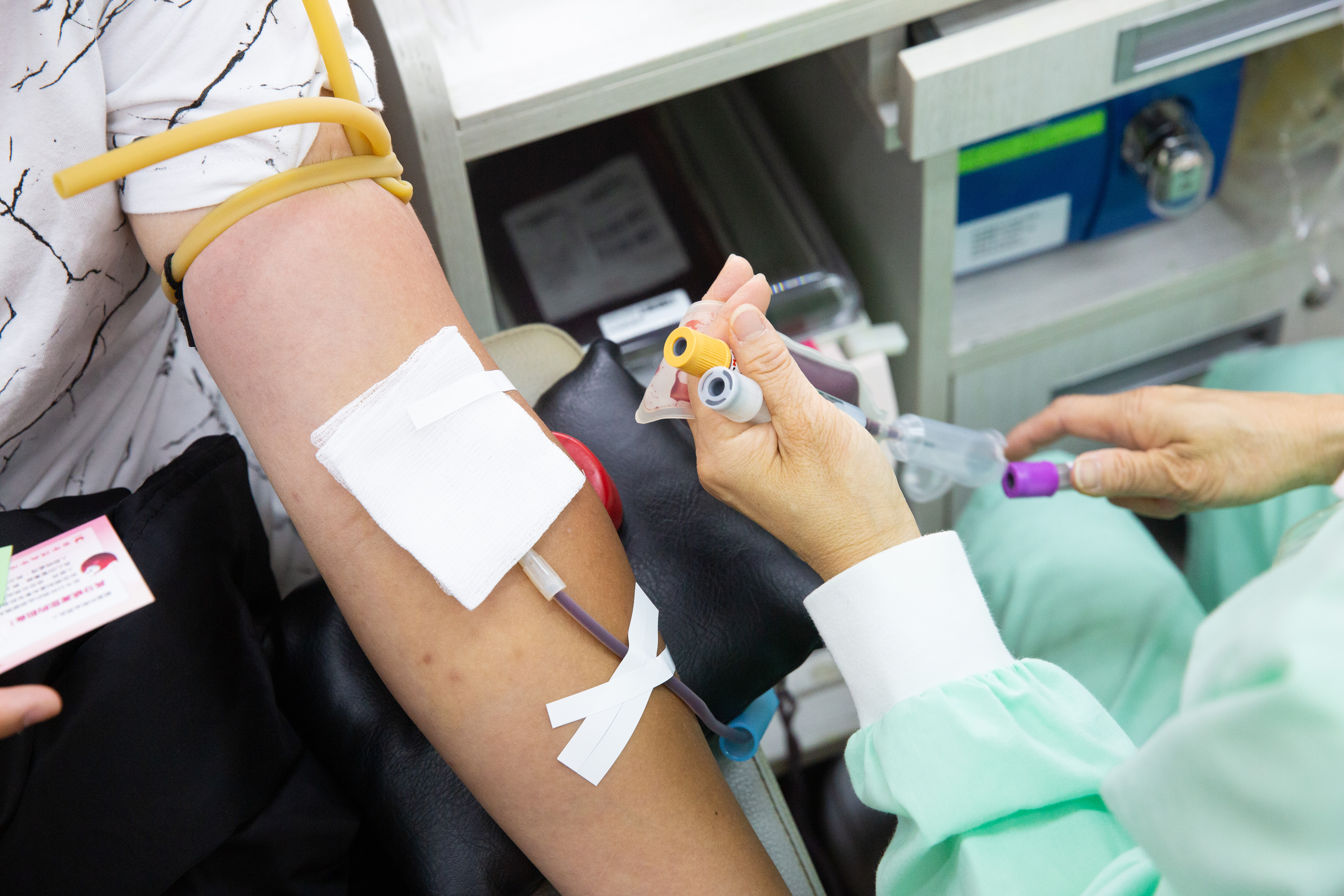 為確保血品安全，在台灣只要注射毒品者都會被列為永久不得捐血對象。（示意圖，本刊資料照）