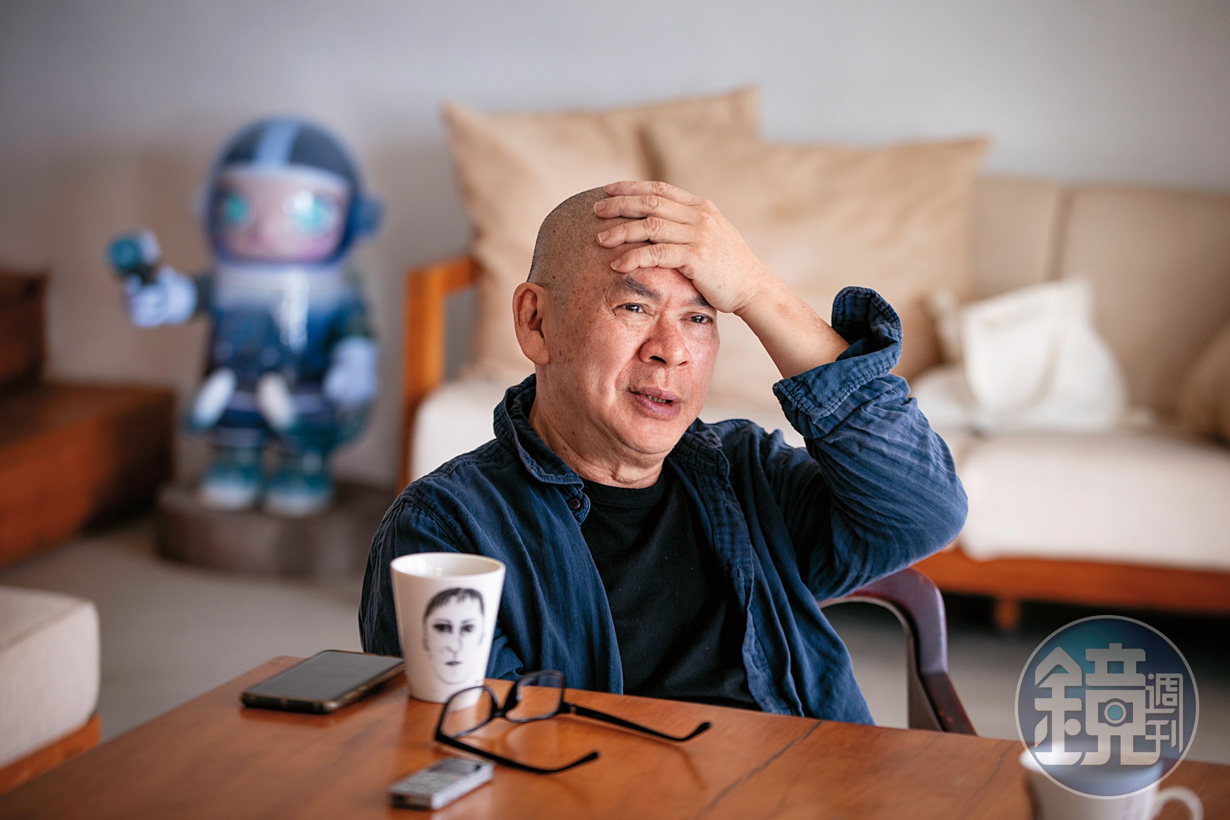 訪談這天,蔡明亮熱情又誠懇地回答問題,表情與肢體豐富。