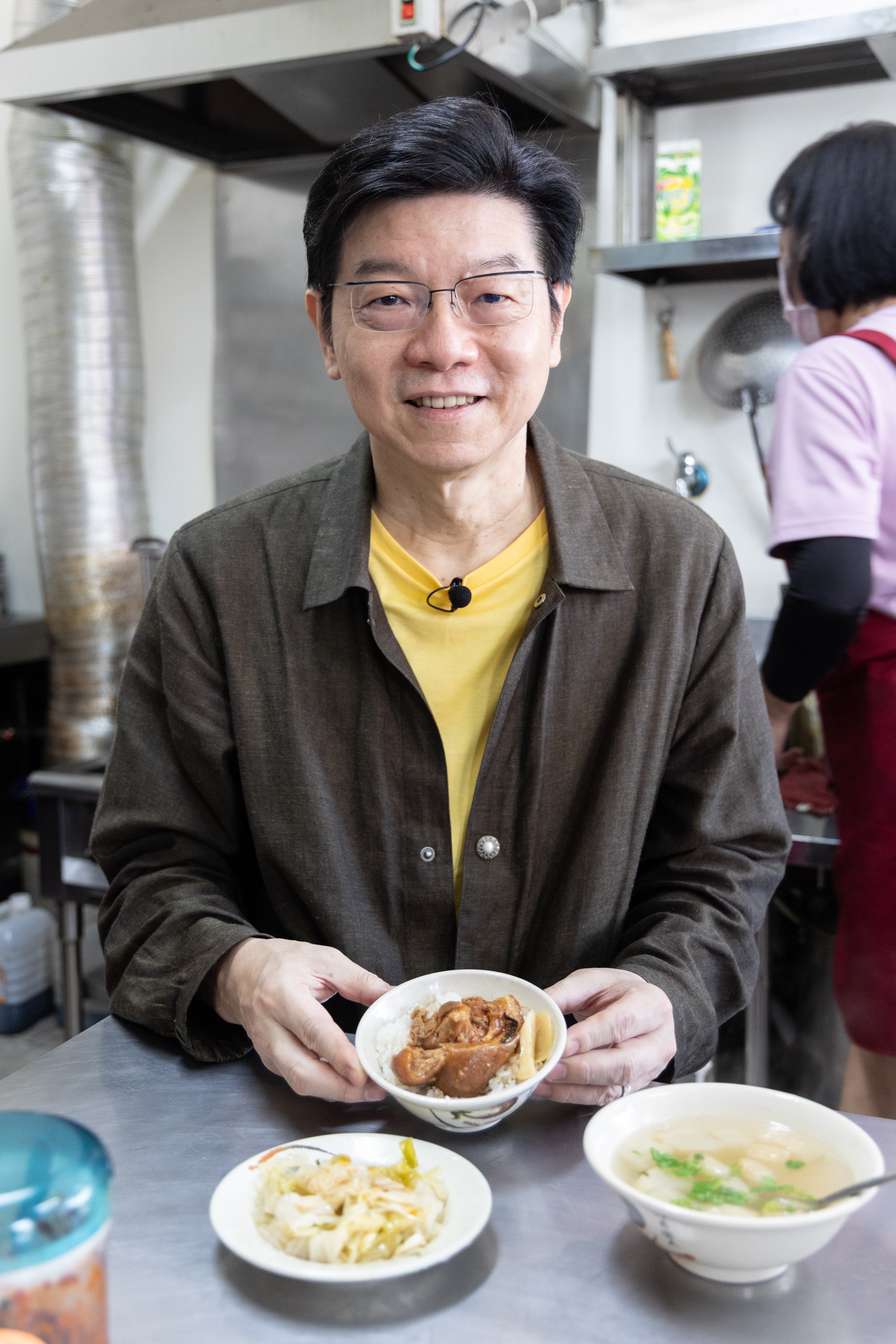 裴社長排隊也要吃到的,就是那碗傳承50多年的「阿彬爌肉飯」(鄭祺耀攝)