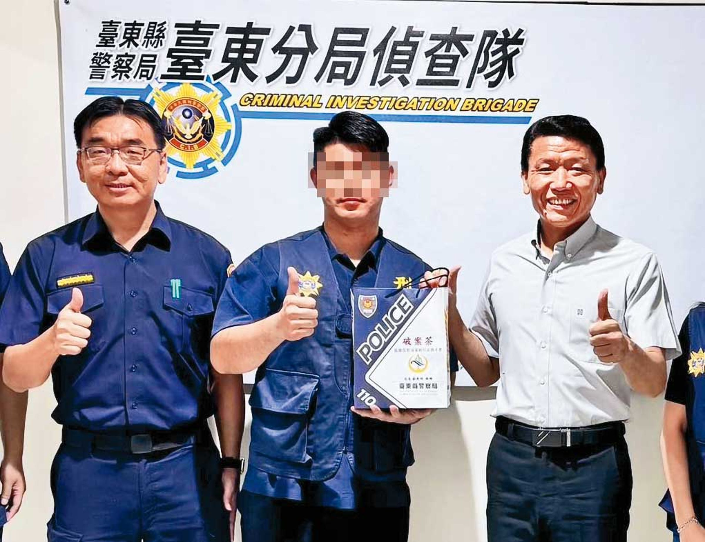 外傳台東縣警局長蔡燕明（右）保薦台東分局長陳宏平（左），讓陳有機會高升。（翻攝台東警分局臉書）