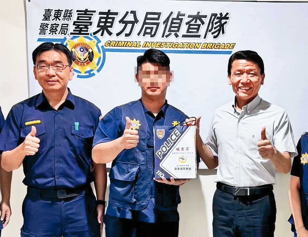 外傳台東縣警局長蔡燕明（右）保薦台東分局長陳宏平（左），讓陳有機會高升。（翻攝台東警分局臉書）