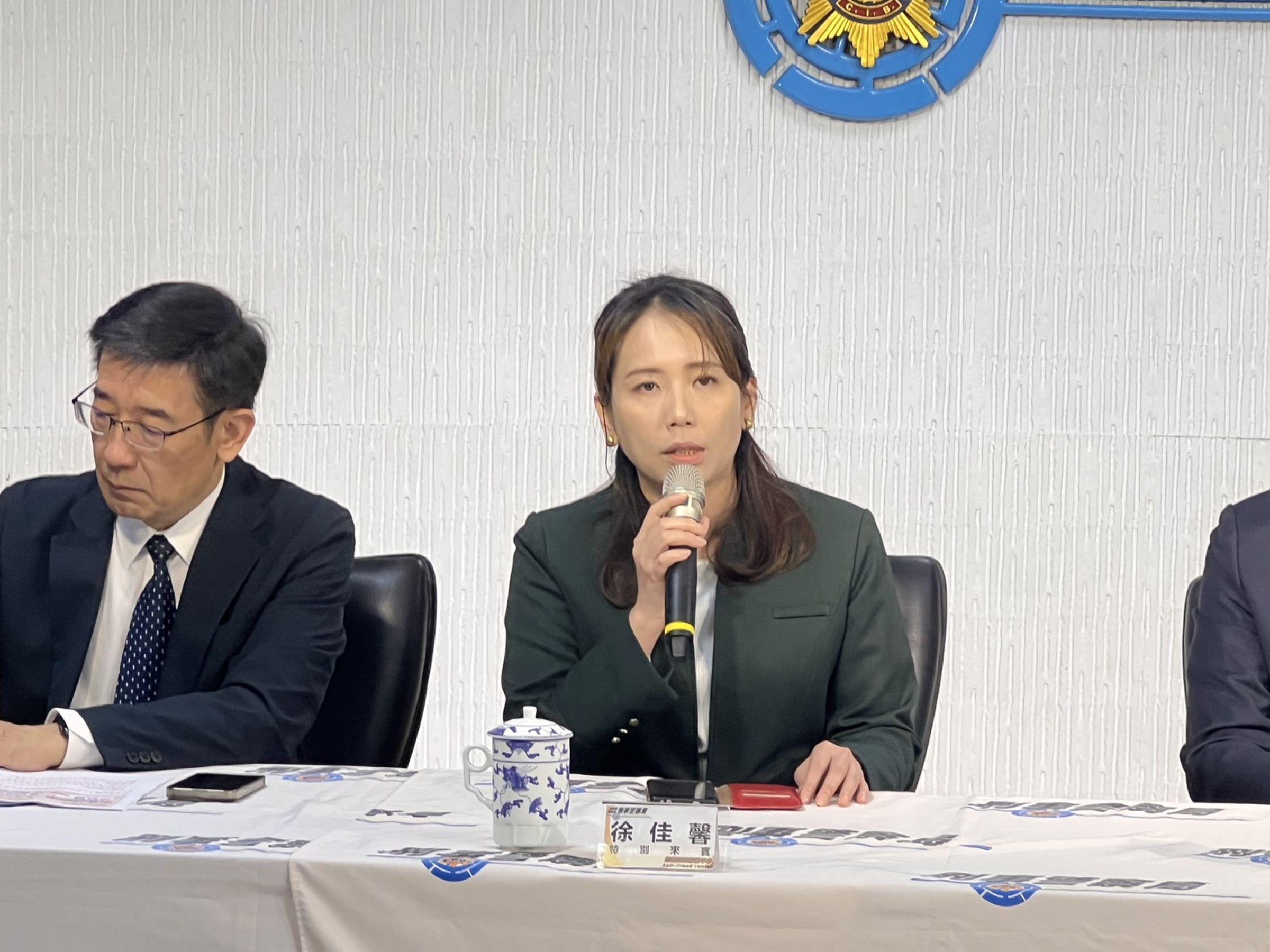 住商不動產企研室執行總監徐佳馨說明房產詐騙宣導。（警方提供）