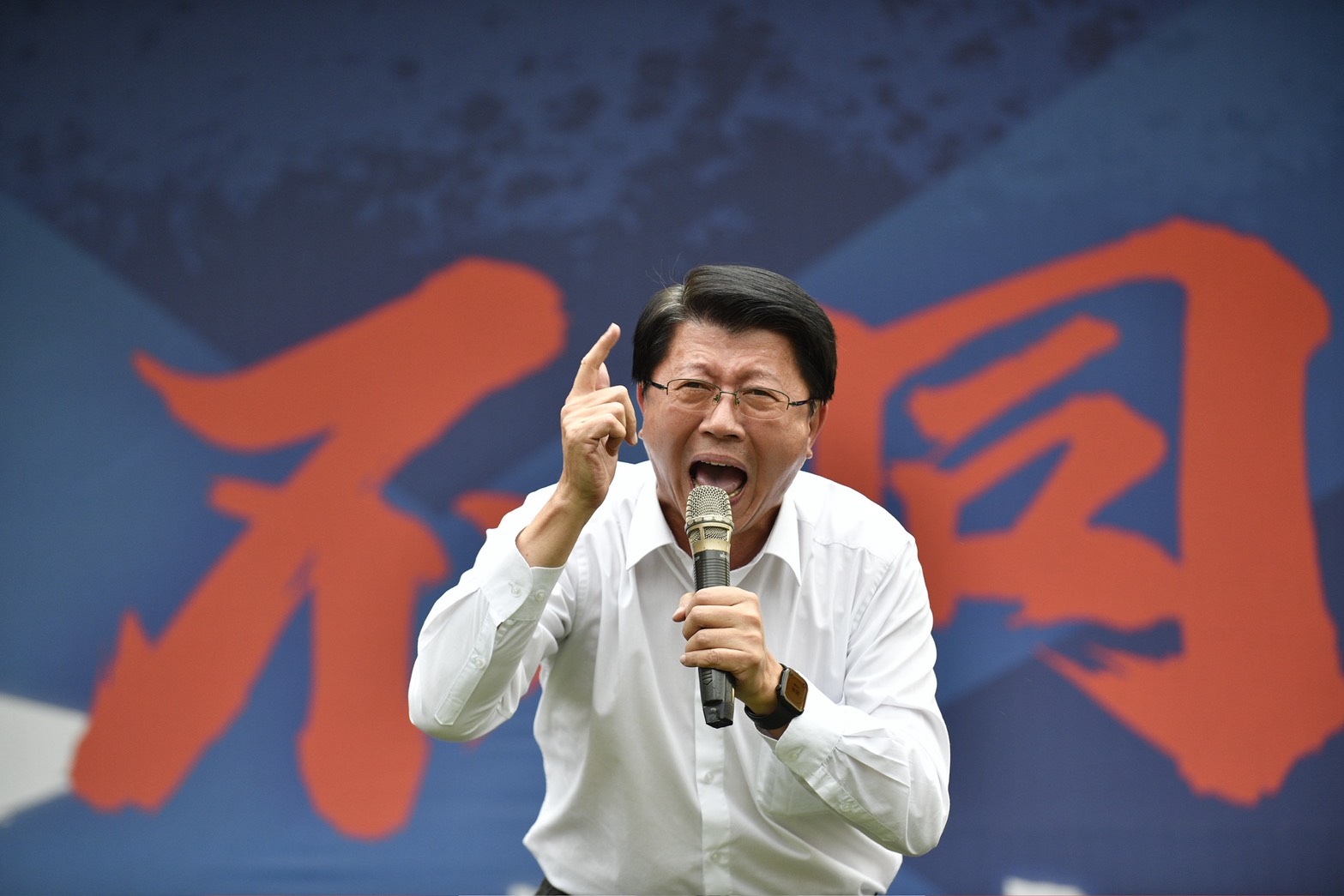 謝龍介拚反罷免，但演說致詞卻被批造謠。（鏡報李智為攝）