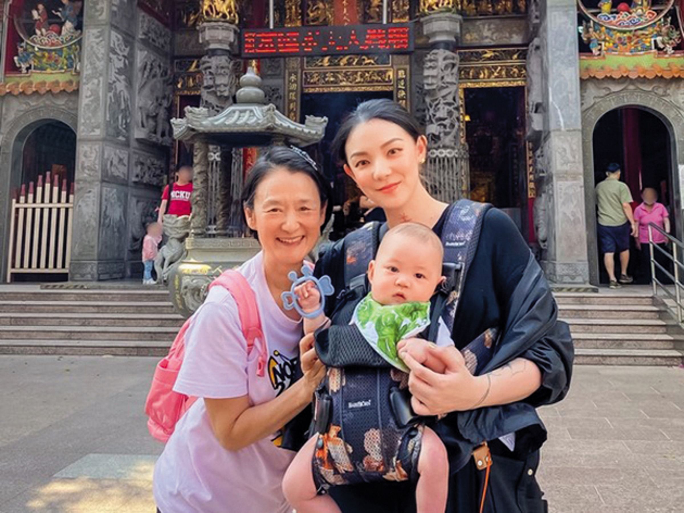 歐陽靖曾帶著媽媽譚艾珍、兒子一起移居台南。(翻攝自歐陽靖臉書)