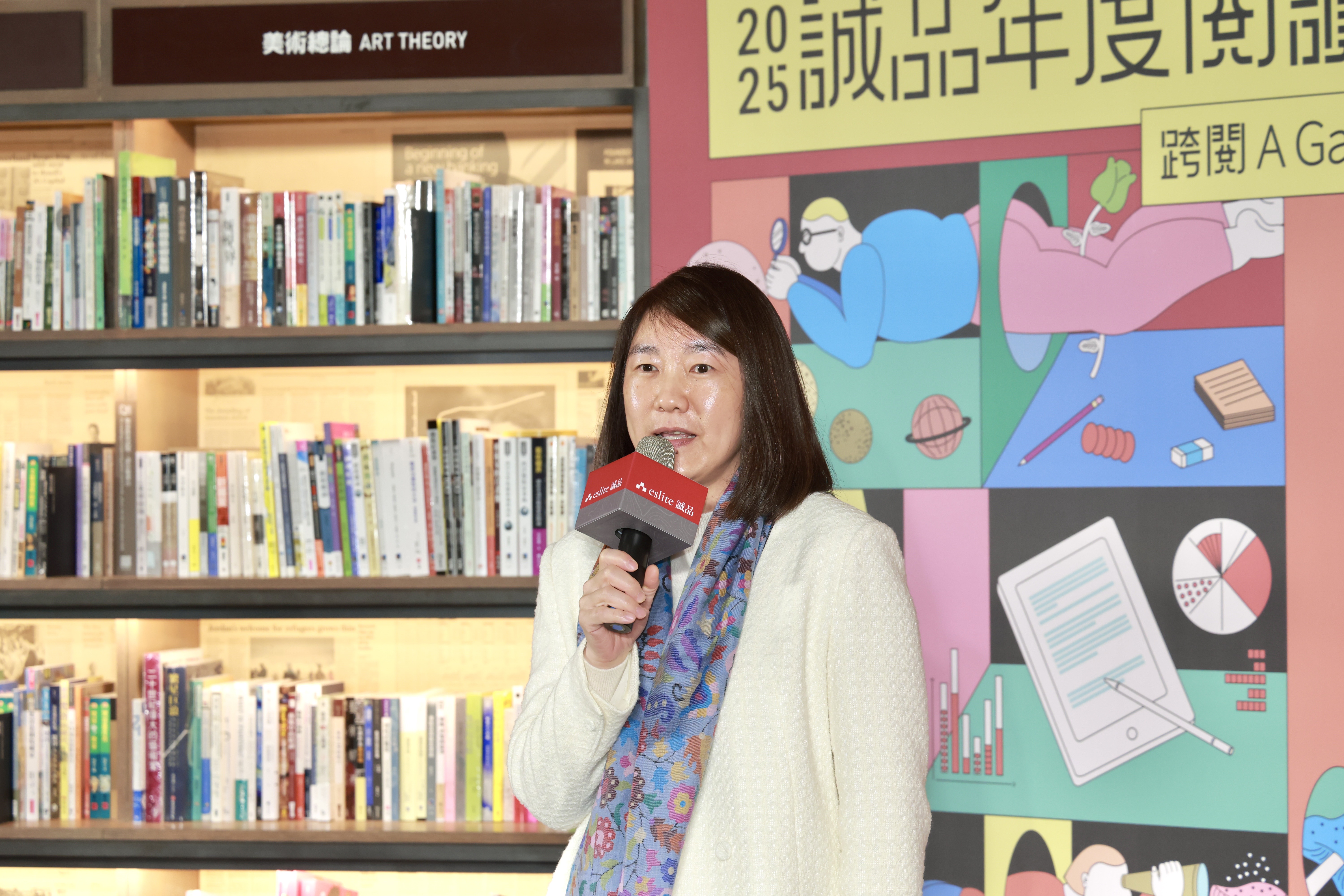 面對出版產業大環境的嚴峻挑戰，吳旻潔笑說，她相信若全世界最後只剩一家書店，那一定是誠品，「誠品書店要消失，除非我消失」。