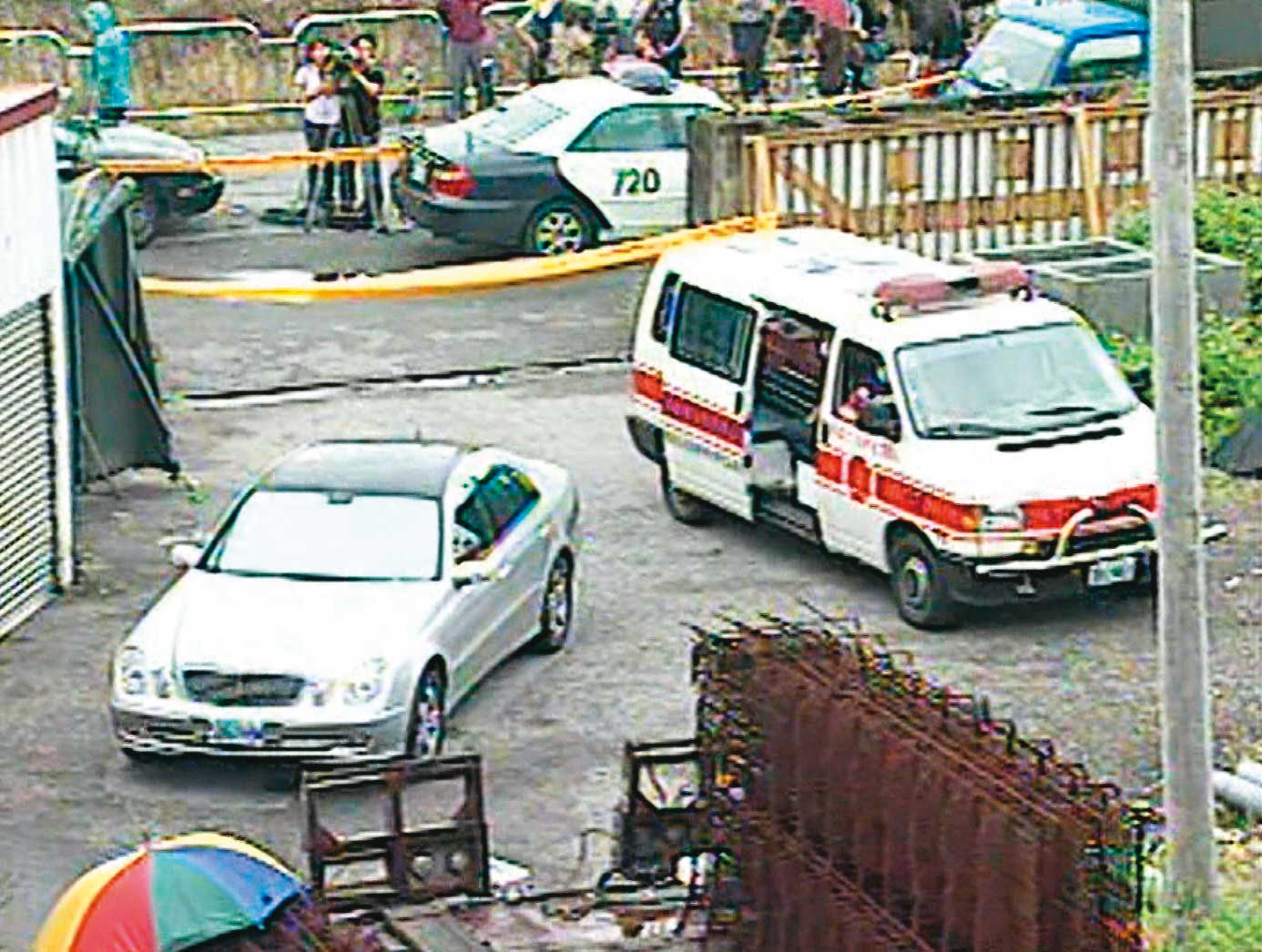 警方封鎖現場蒐證，但前一天的大雨幾乎洗去所有跡證，案情陷入膠著。（東森新聞提供）