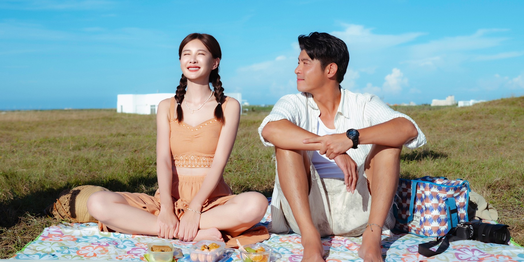 王柏傑（右）、安心亞在《我們的藍調時光》中甜蜜放閃。（米神國際提供）