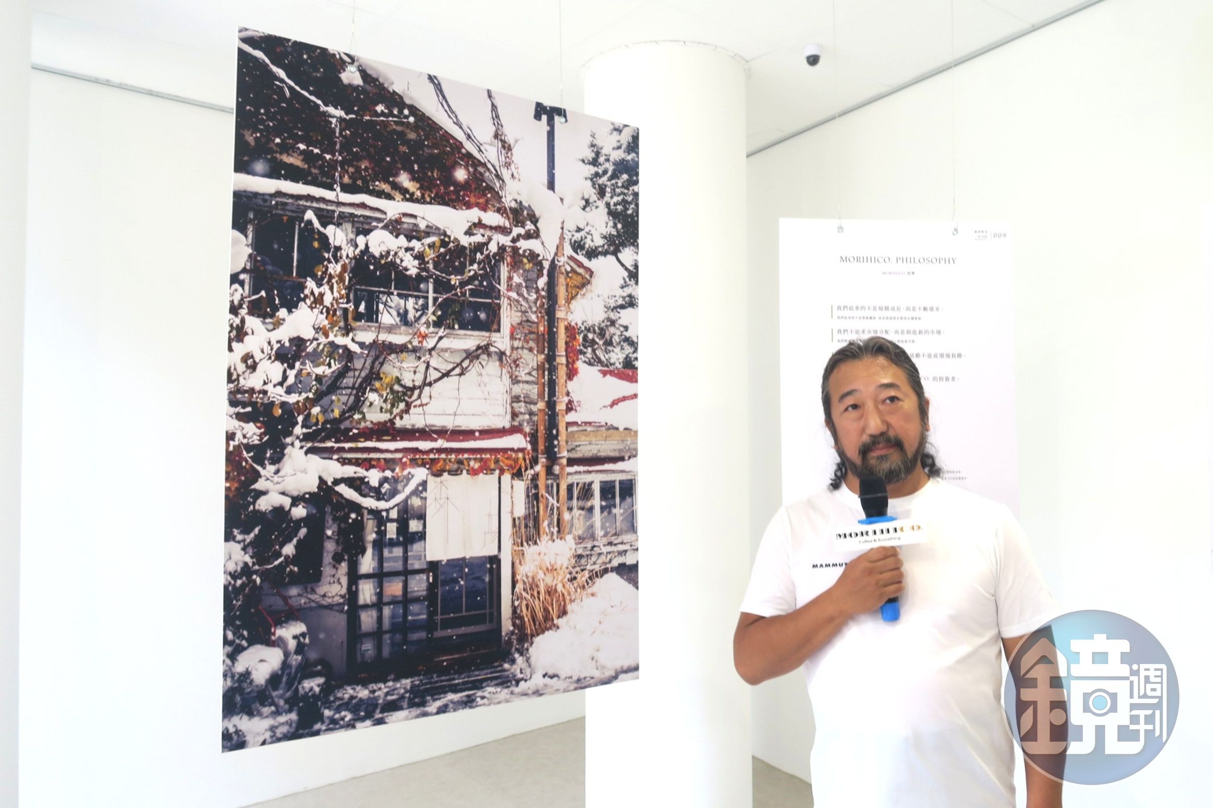 市川草介曾經在北海道的森彥一號店拍下一張植物倒映在咖啡中的照片,啟發他把自然帶入咖啡的想法,如今也在台灣得到實踐。