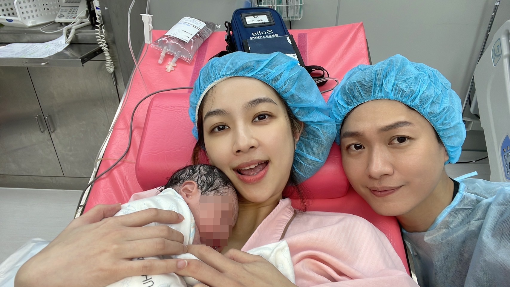 黃少谷昨和林采薇喜迎2寶多多。（民視提供）