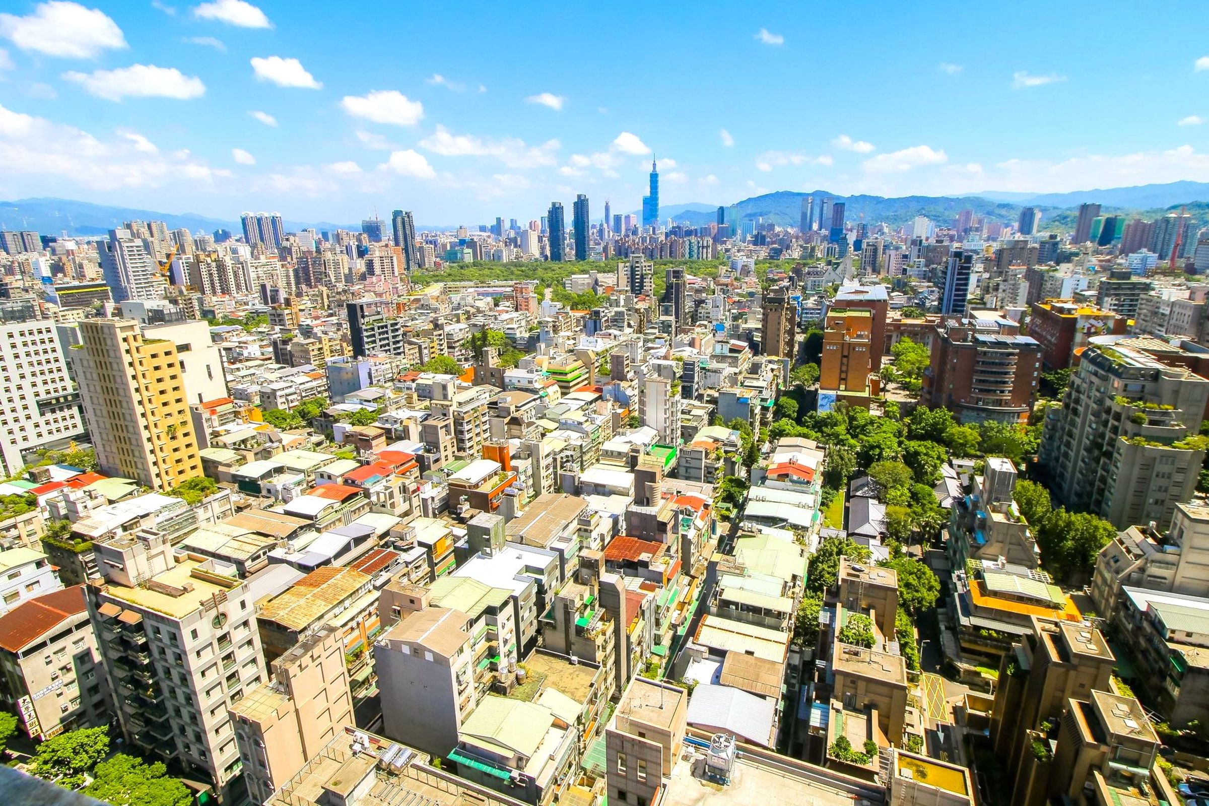 永慶房屋統計2025年1-9月全台房市交易量逾19萬棟，創下有統計以來第三低量。