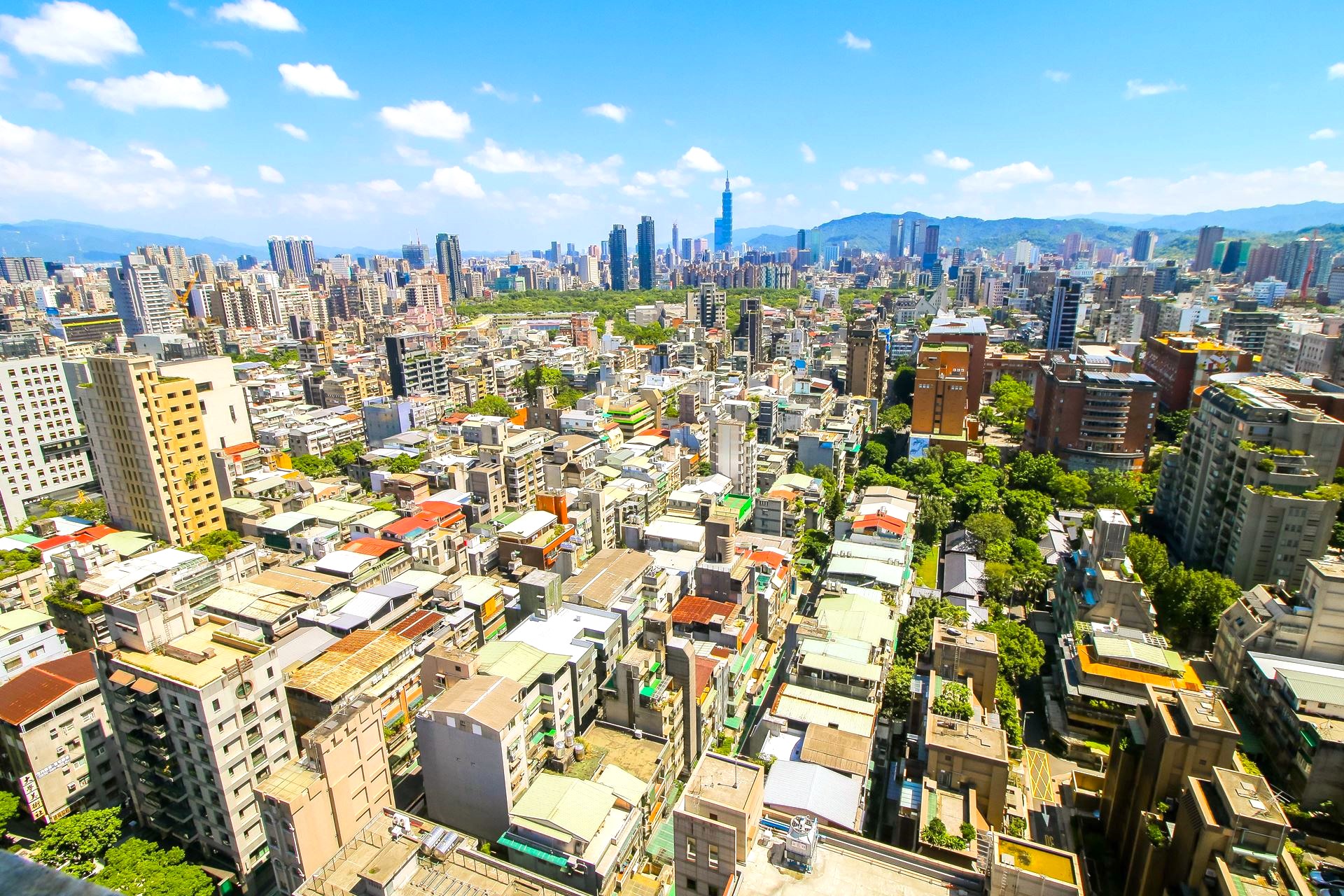 永慶房屋統計2025年1-9月全台房市交易量逾19萬棟，創下有統計以來第三低量。