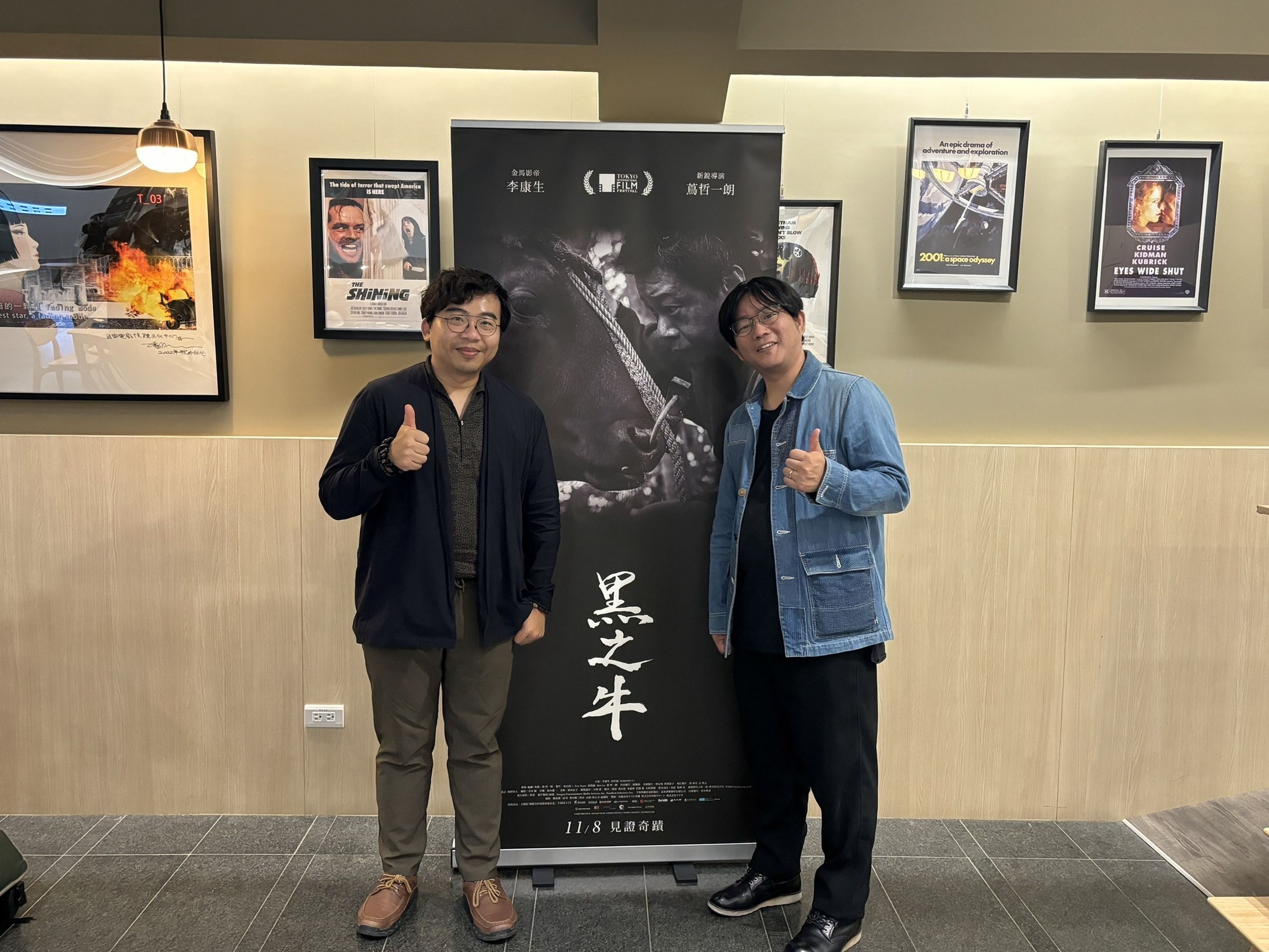 《黑之牛》導演蔦哲一朗與製片黃胤毓特地飛來台灣參加媒體試片。（光年映畫提供）