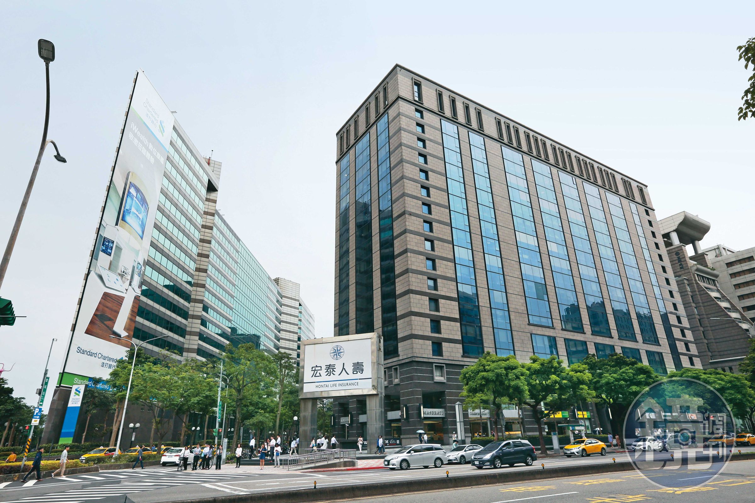 宏泰林家透過至少30間投資公司，交叉持有旗下公開上市櫃的宏泰人壽、宏盛建設、群益證券和安泰銀行等公司。