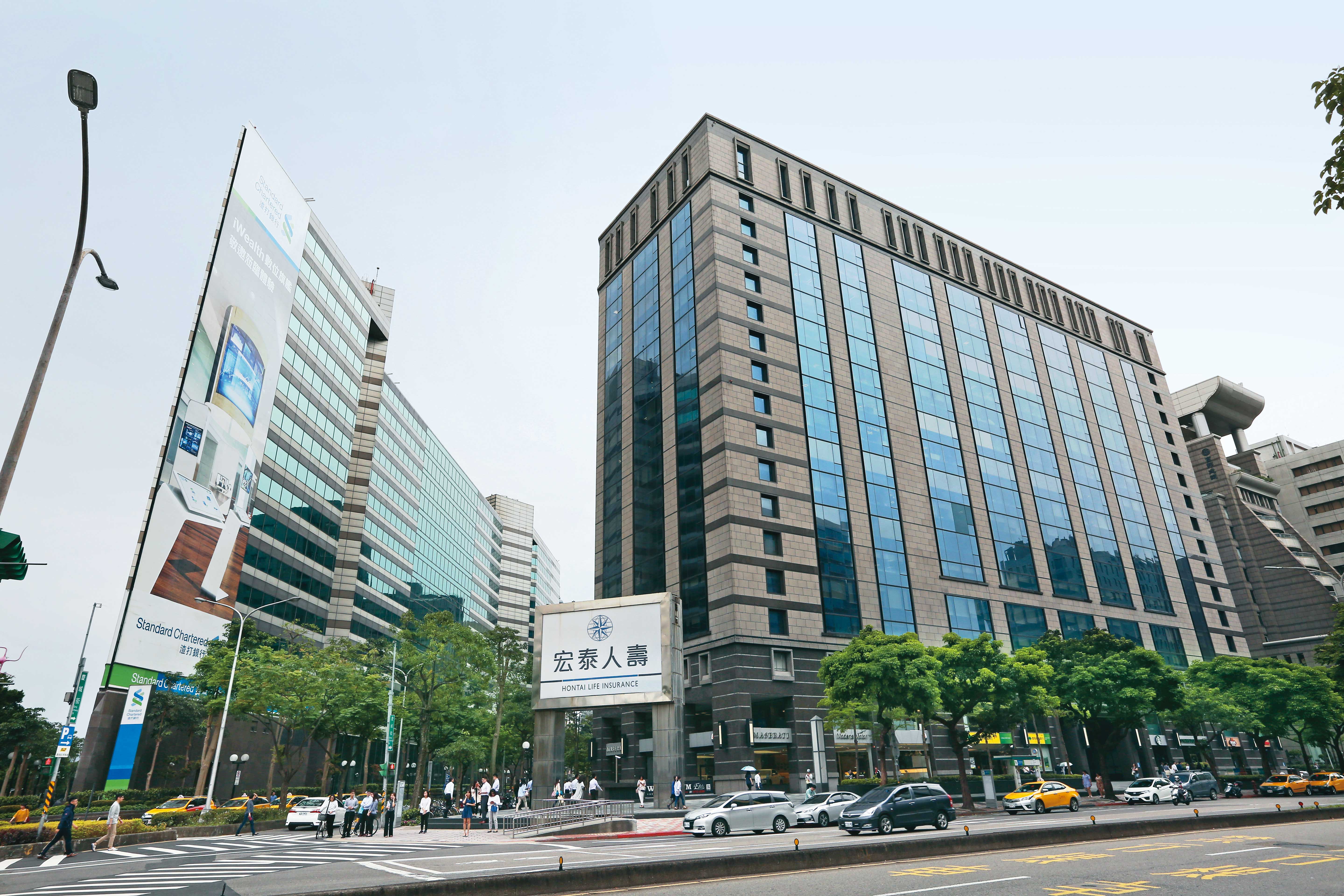 宏泰林家透過至少30間投資公司，交叉持有旗下公開上市櫃的宏泰人壽、宏盛建設、群益證券和安泰銀行等公司。