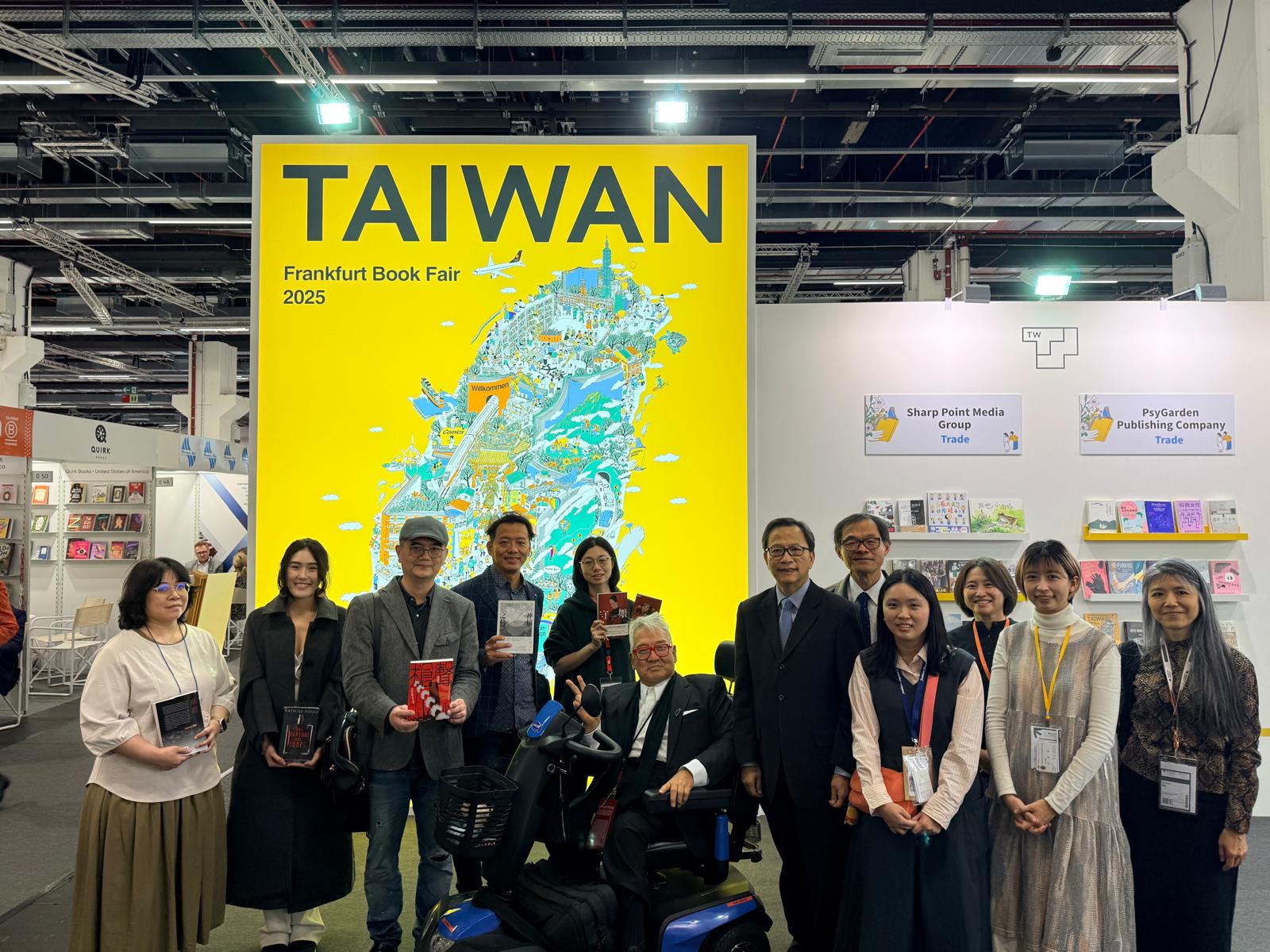 法蘭克福書展臺灣館開幕大合照。（中央社提供）
