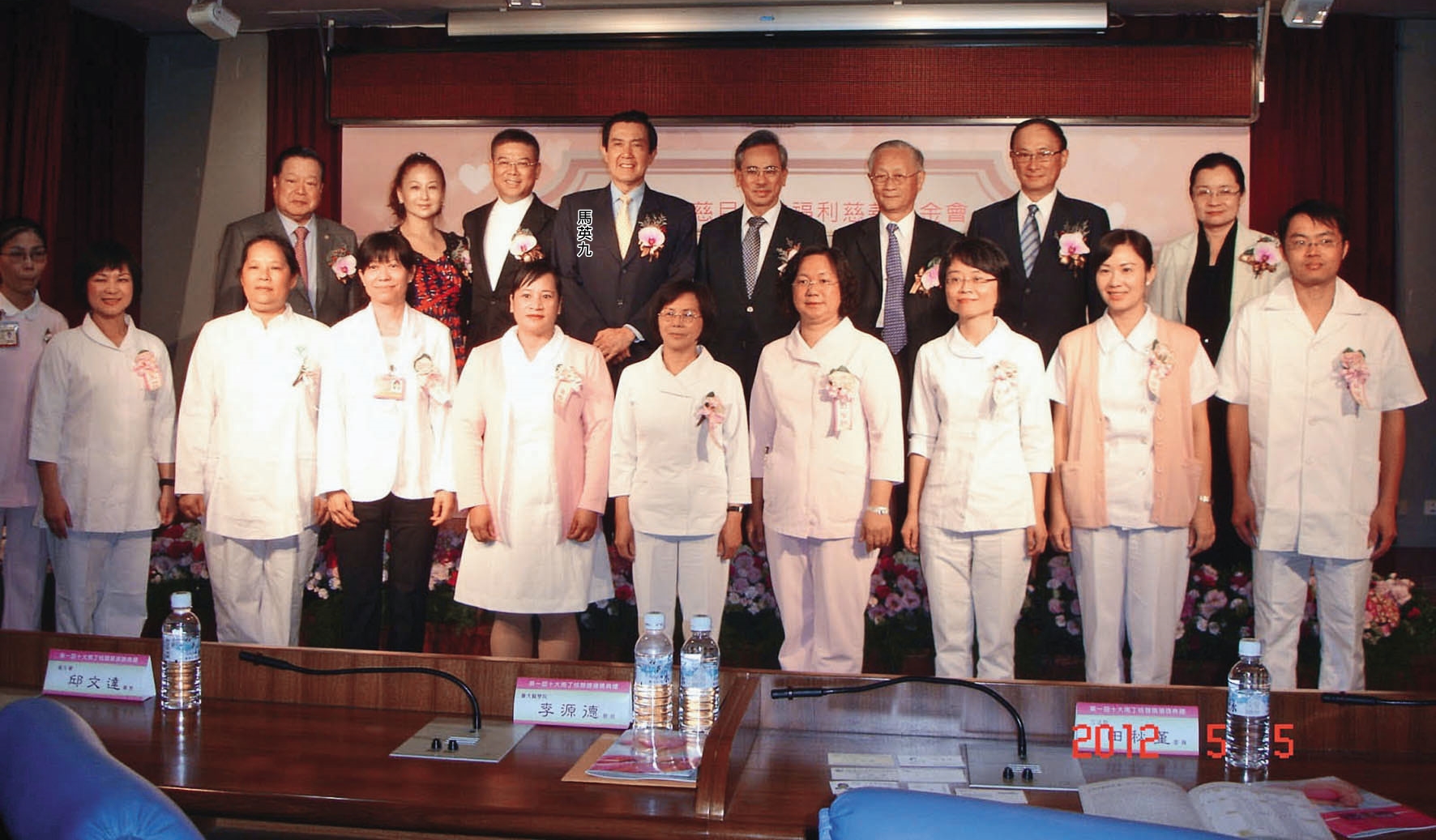 現任小港醫院副院長的馮明珠曾獲南丁格爾獎，並獲前總統馬英九3度召見。（翻攝財團法人大德安寧療護發展基金會官網）