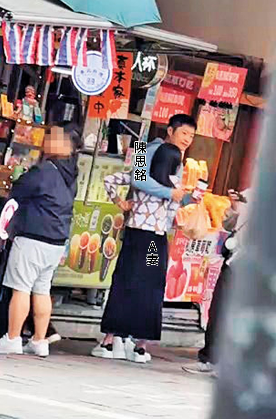 陳思銘偷吃好友A先生妻子,還不避嫌地在街上緊緊相擁。(讀者提供)
