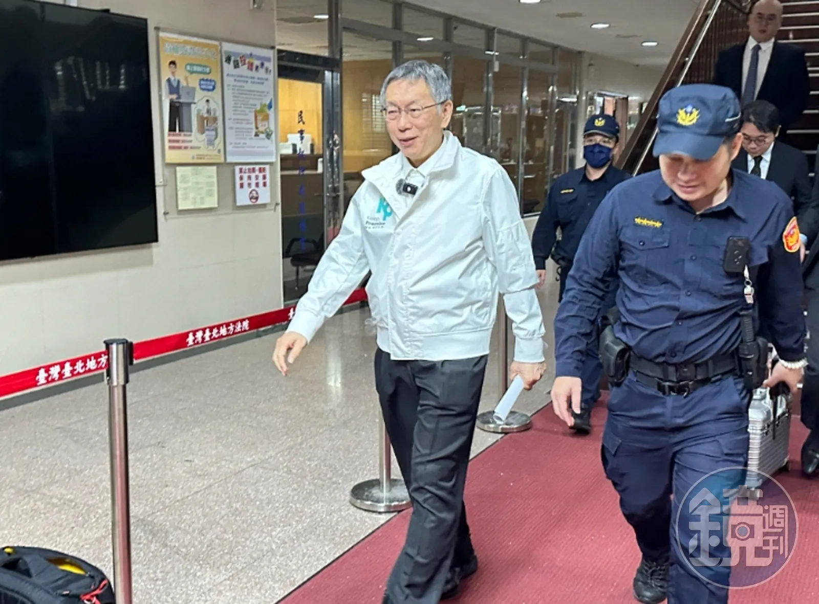 民眾黨台中市黨部主委陳清龍稱，藍營再拖「柯文哲就出馬選台中」。